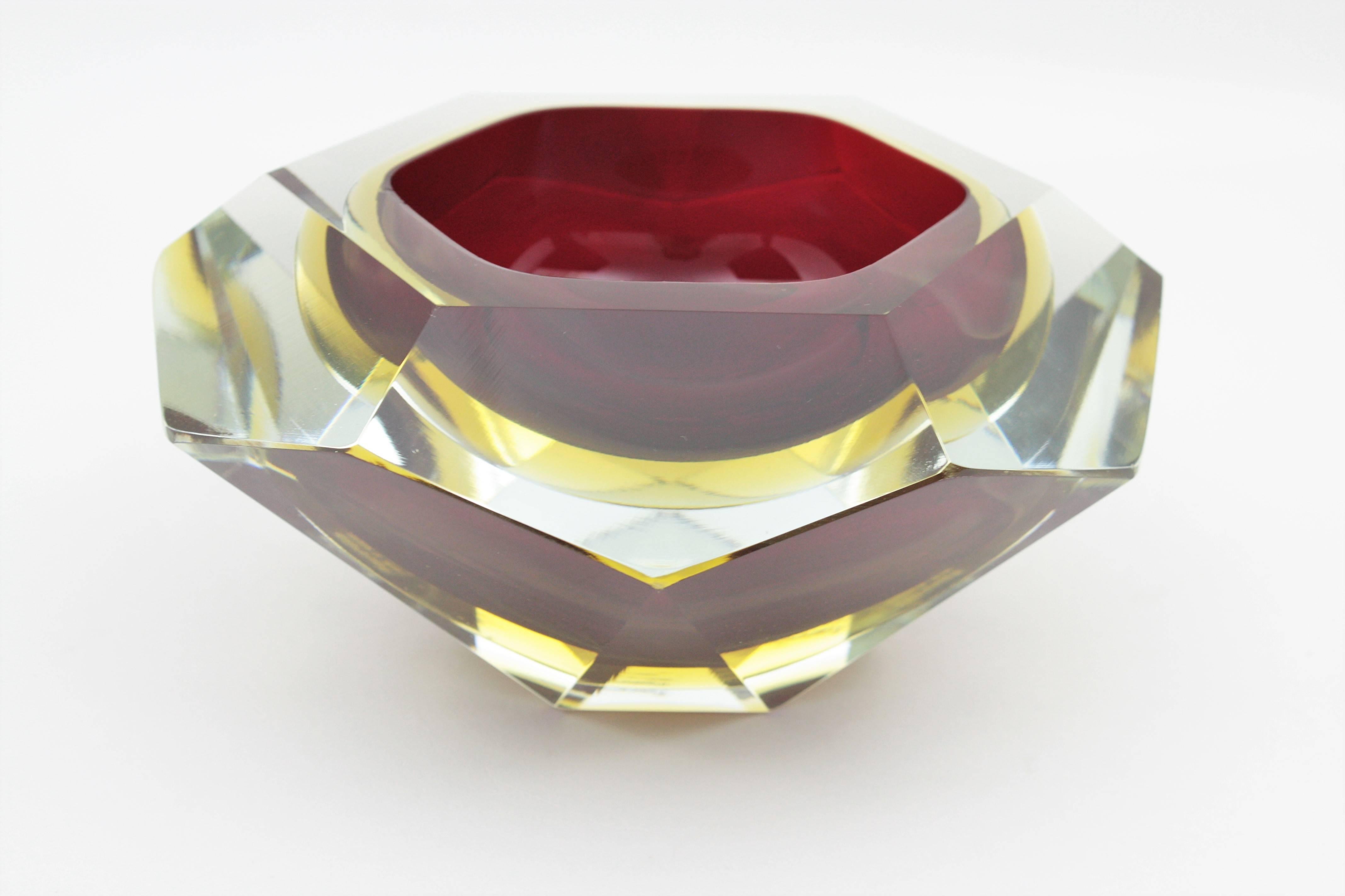 Giant Flavio Poli Ruby and Yellow Diamond Shaped Faceted Murano Glass Bowl In Excellent Condition In Barcelona, ES