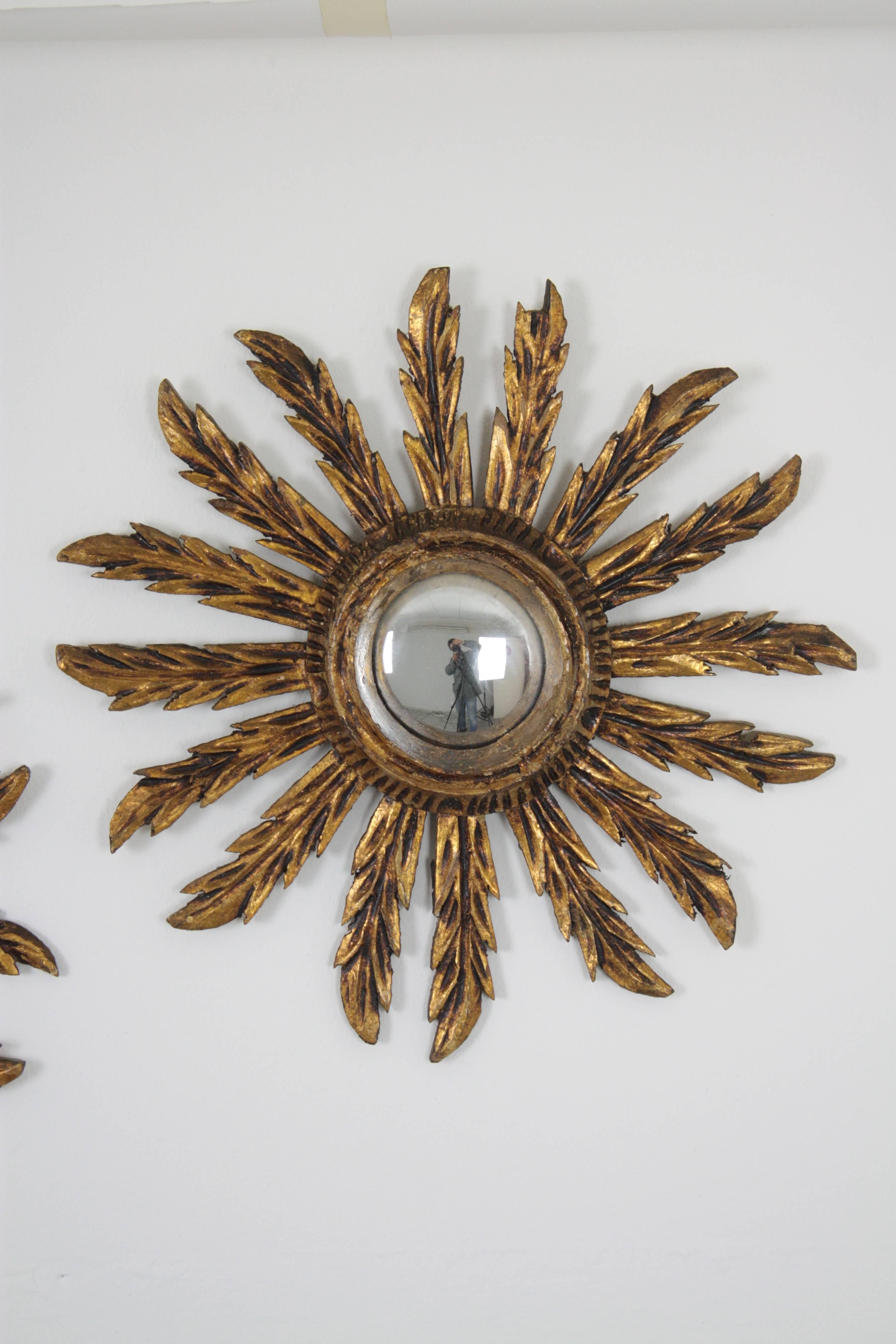 Spanish Pair of Early 20th Century Giltwood Convex Mini Sunburst Mirrors