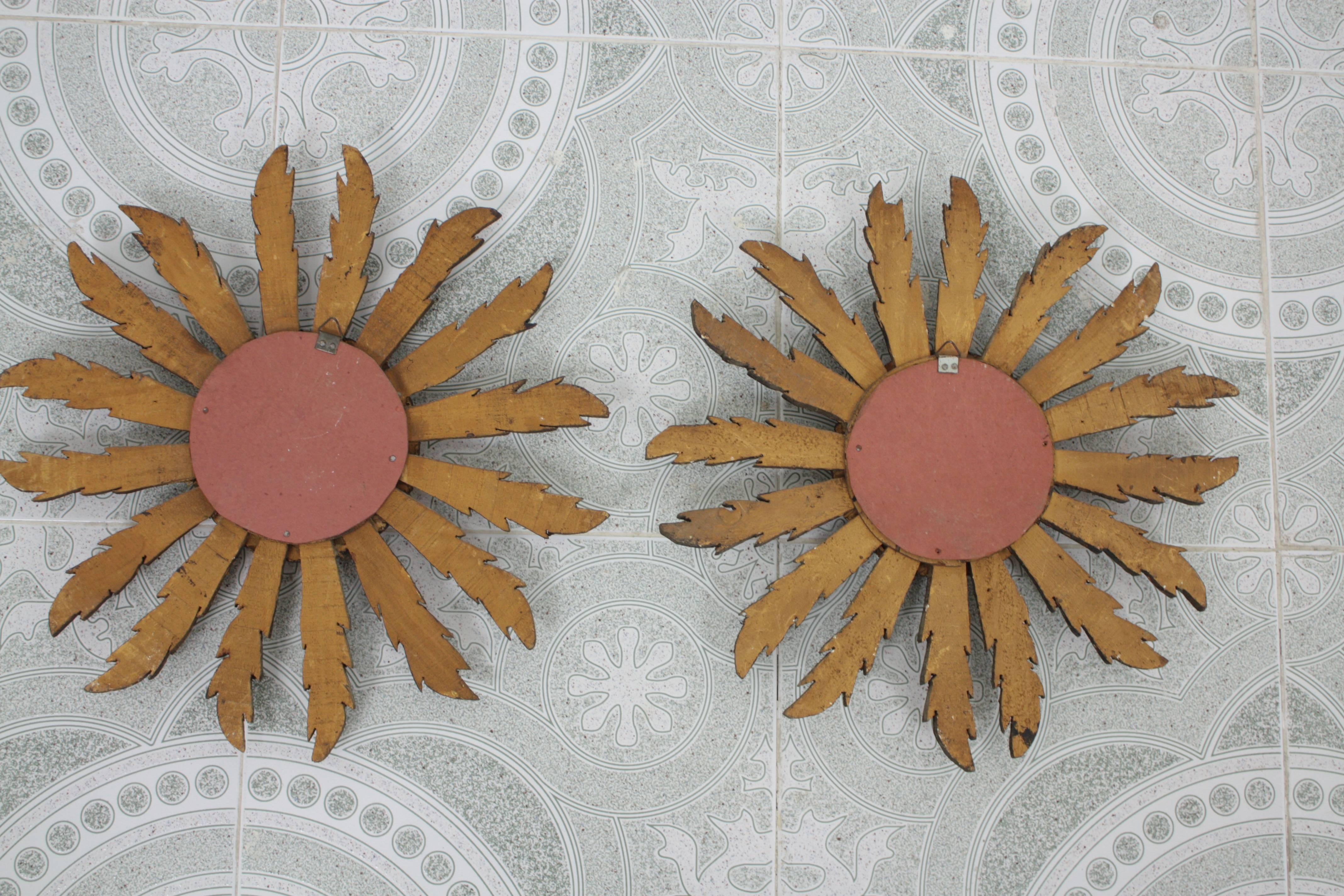 Pair of Early 20th Century Giltwood Convex Mini Sunburst Mirrors 3
