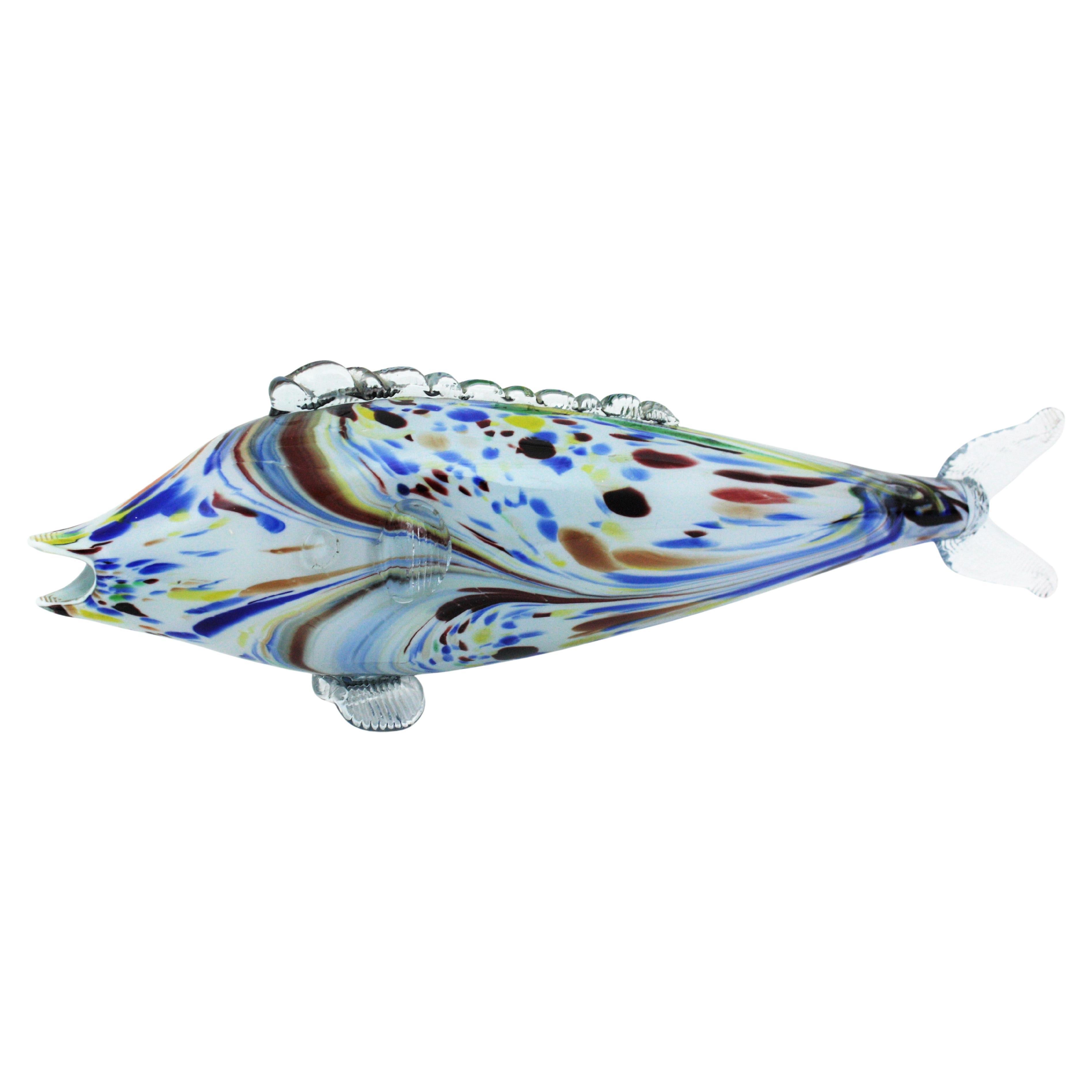 Scultura di pesce multicolore in vetro di Murano di grandi dimensioni