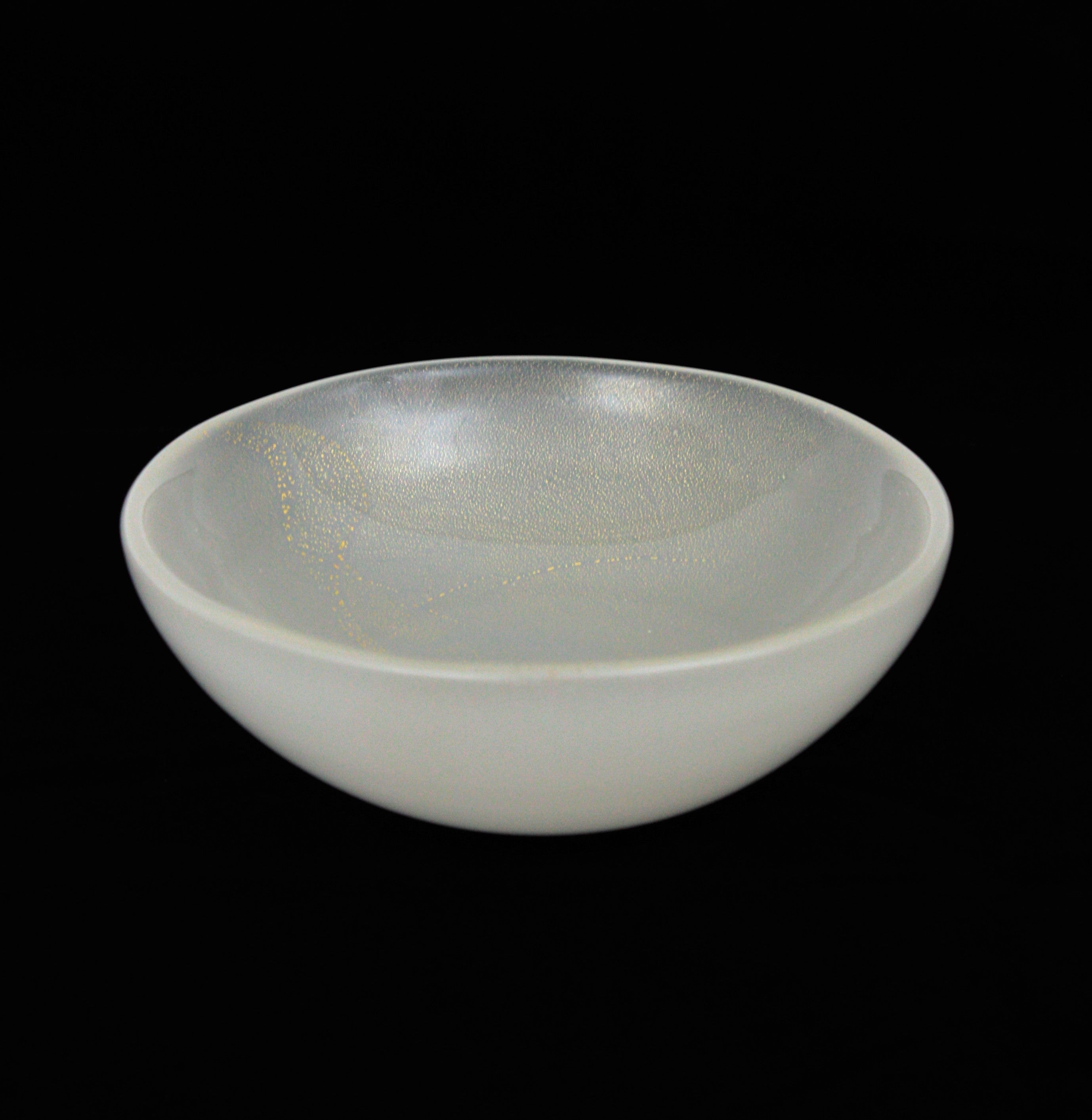 Archimede Seguso Murano White Alabastro Glass Bowl with Gold Dust, Italy, 1950s For Sale