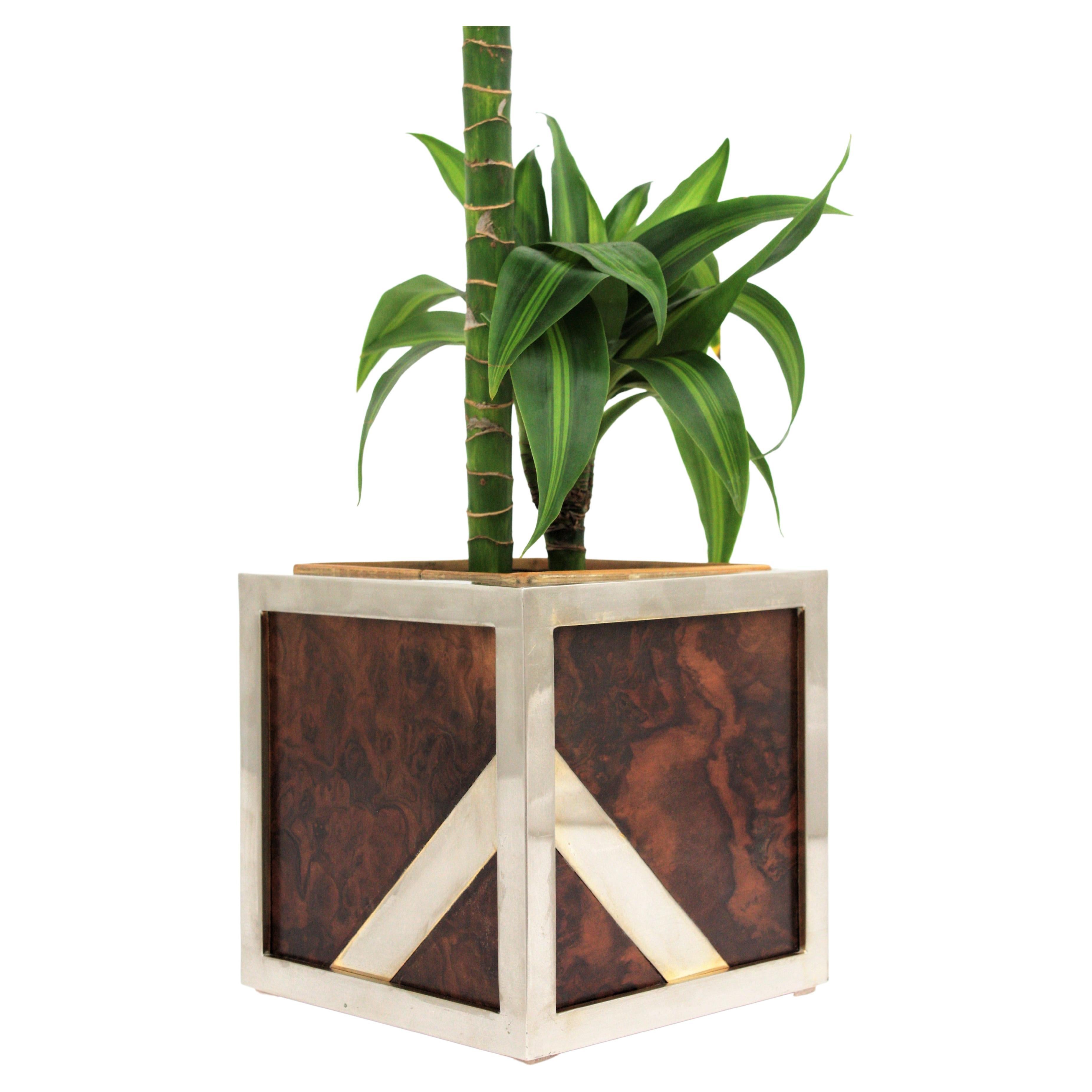 Cube Shaped Planter,  France, 1970s
Stylish geometric cube burl wood planter with corners and details in chromed steel. In the style of Maison Lancel home collection. 
Manufactured with walnut burl wood panels joined with chromed steel details. 
In