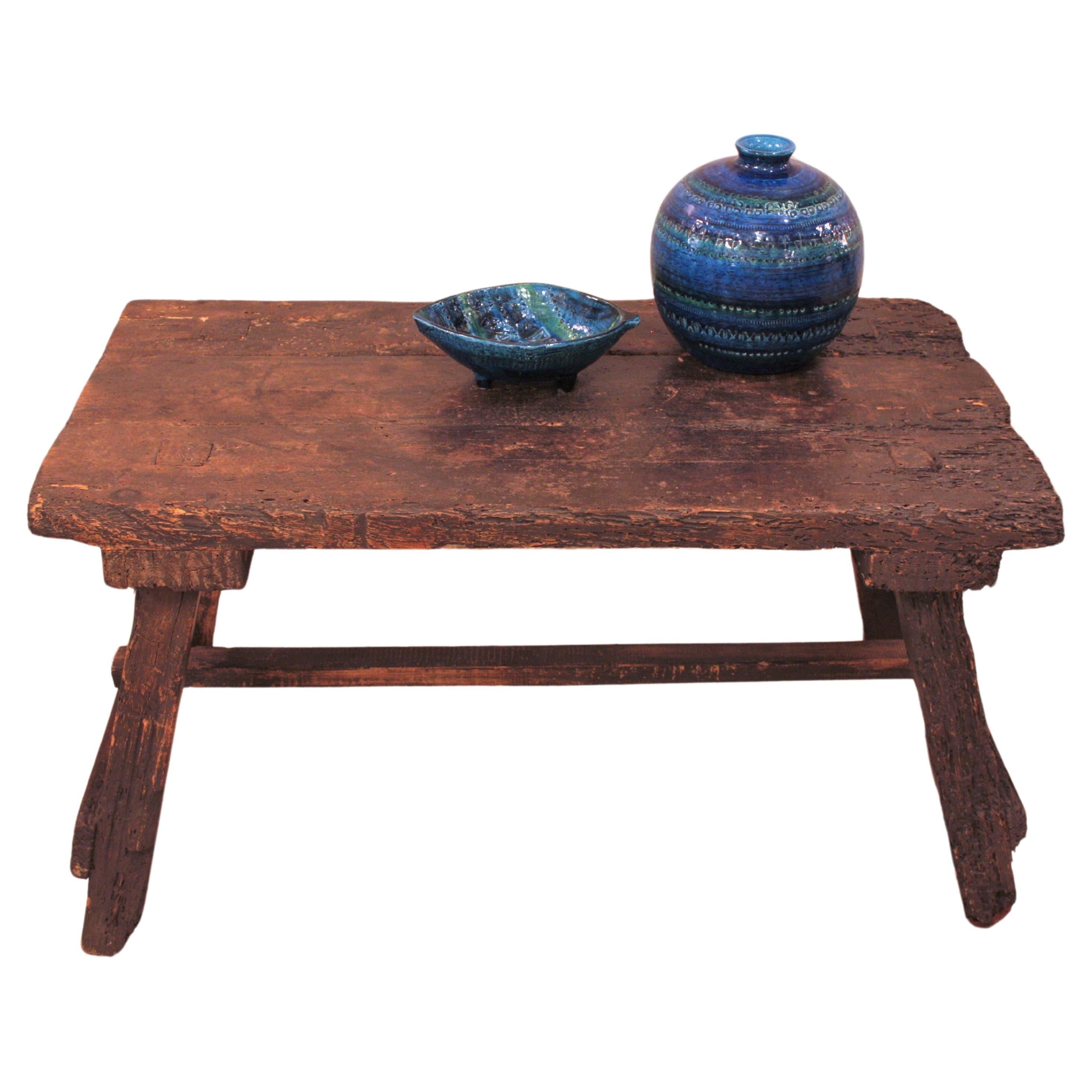 Table basse ou table d'appoint rustique primitive espagnole