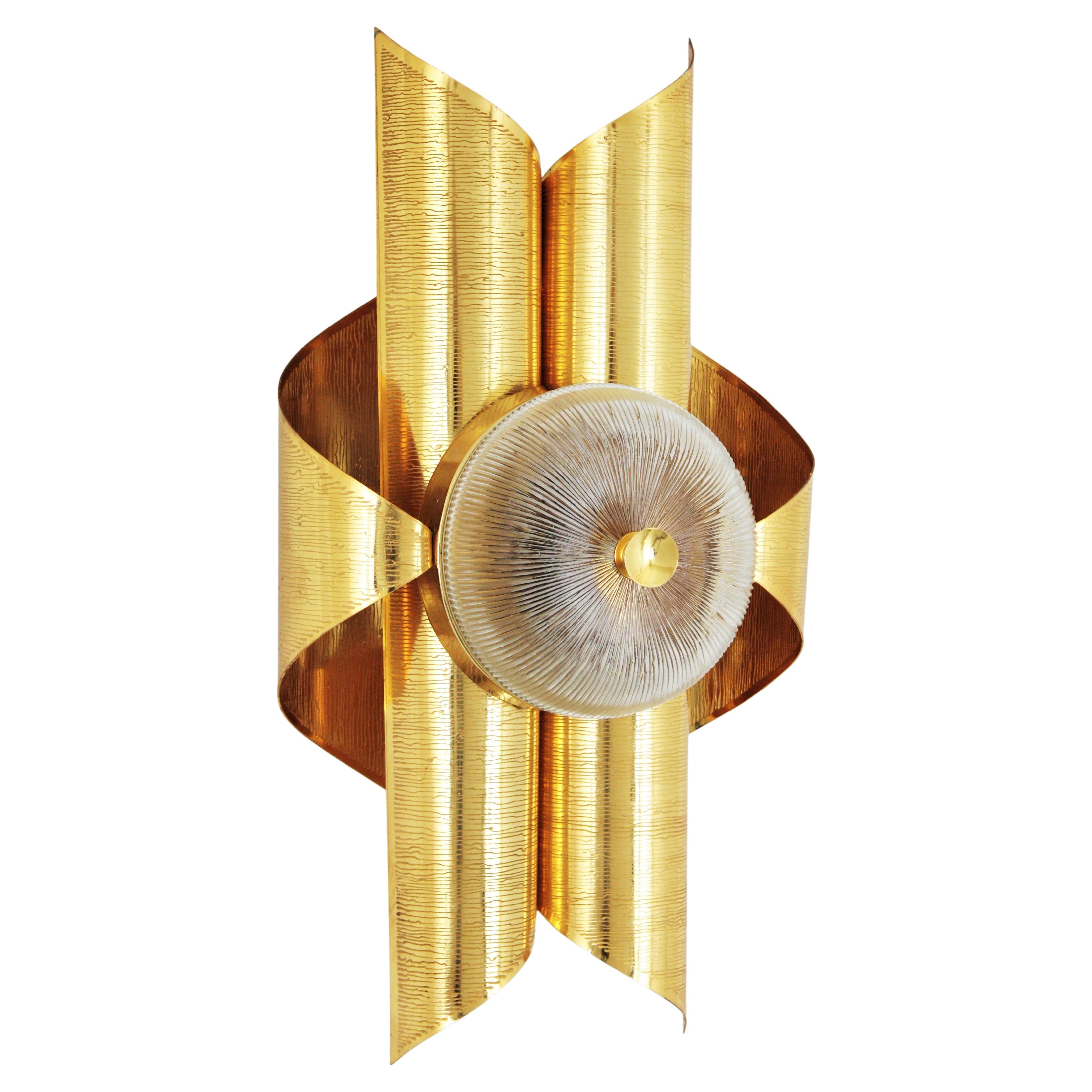 Sciolari Inspired Italian Modernist Gold-Plated Brass and Glass Wall Sconce. Italy, 1960-1970.
A beautiful gold-plated brass and glass scroll shaped wall sconce with a circular glass shade, 
This wall lights is symmetric in design, the brass is