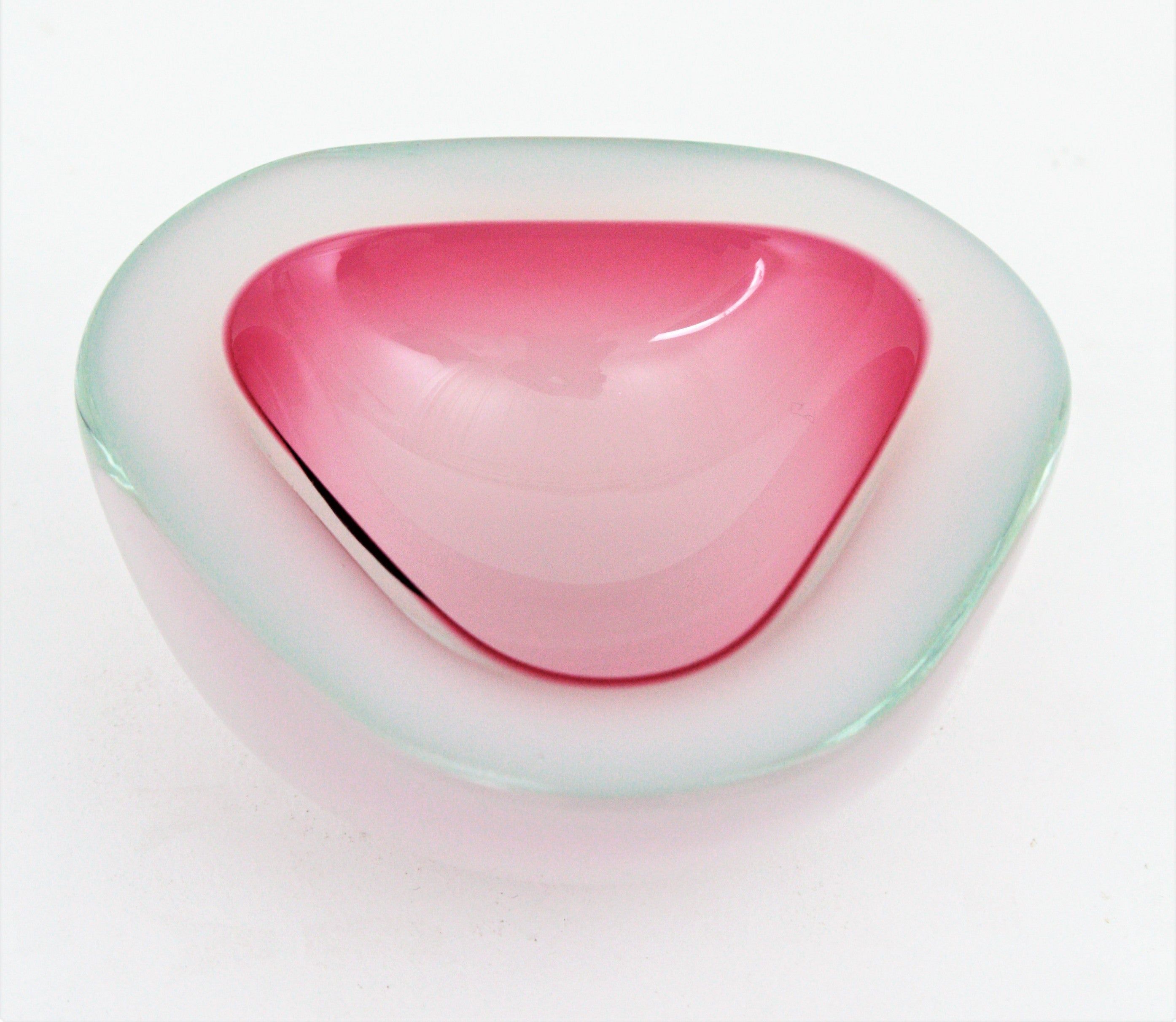 Hand blown Sommerso Murano glass opalescent pink and white large geode bowl. Attributed to Archimede Seguso, Italy, 1950s.
Alabastro pink opal white glass cased into clear glass using the Sommerso technique.
Lovely to be used as jewelry bowl,