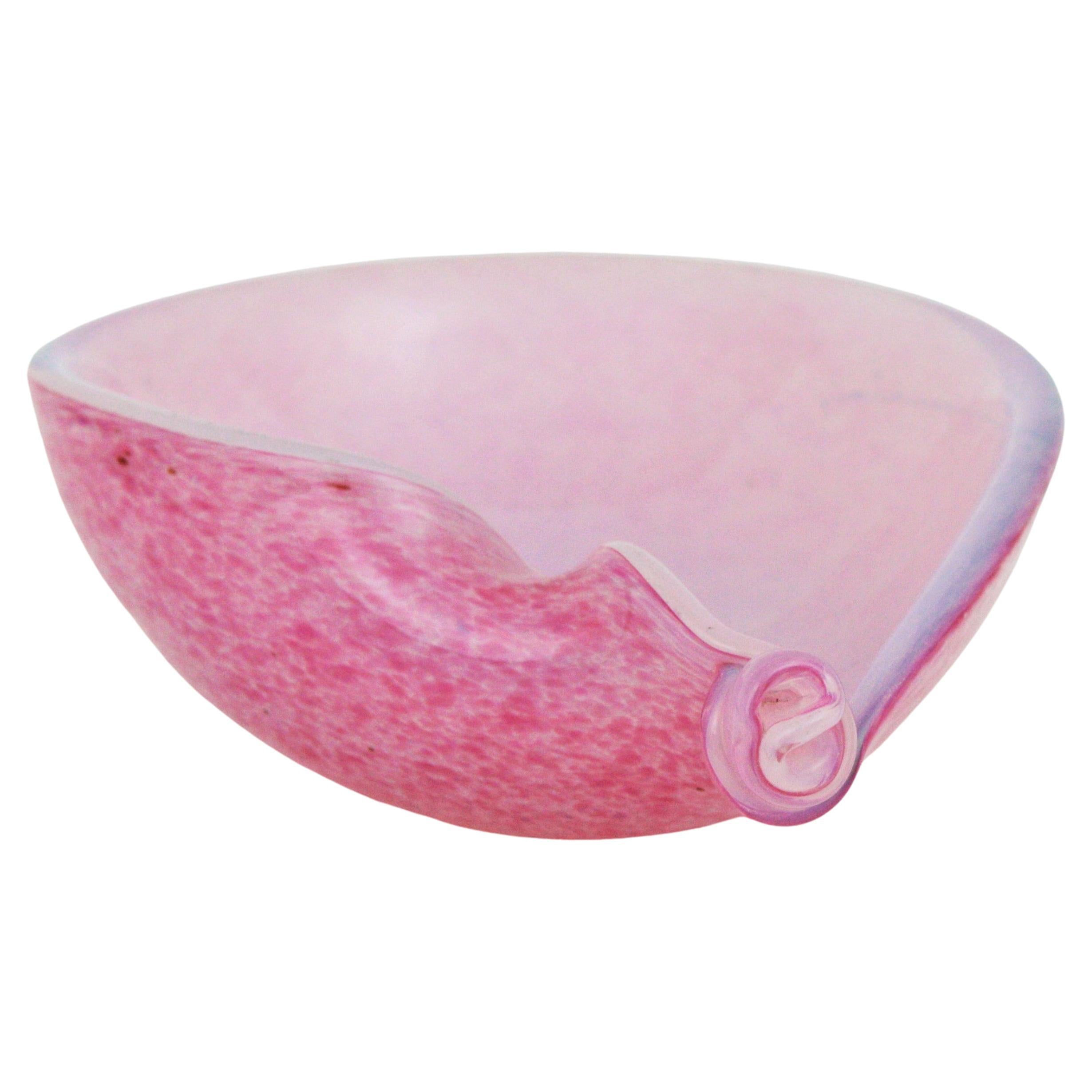 Archimede Seguso Murano Glass Opalescent Pink White Sea Shell Bowl, Italy, 1960s For Sale