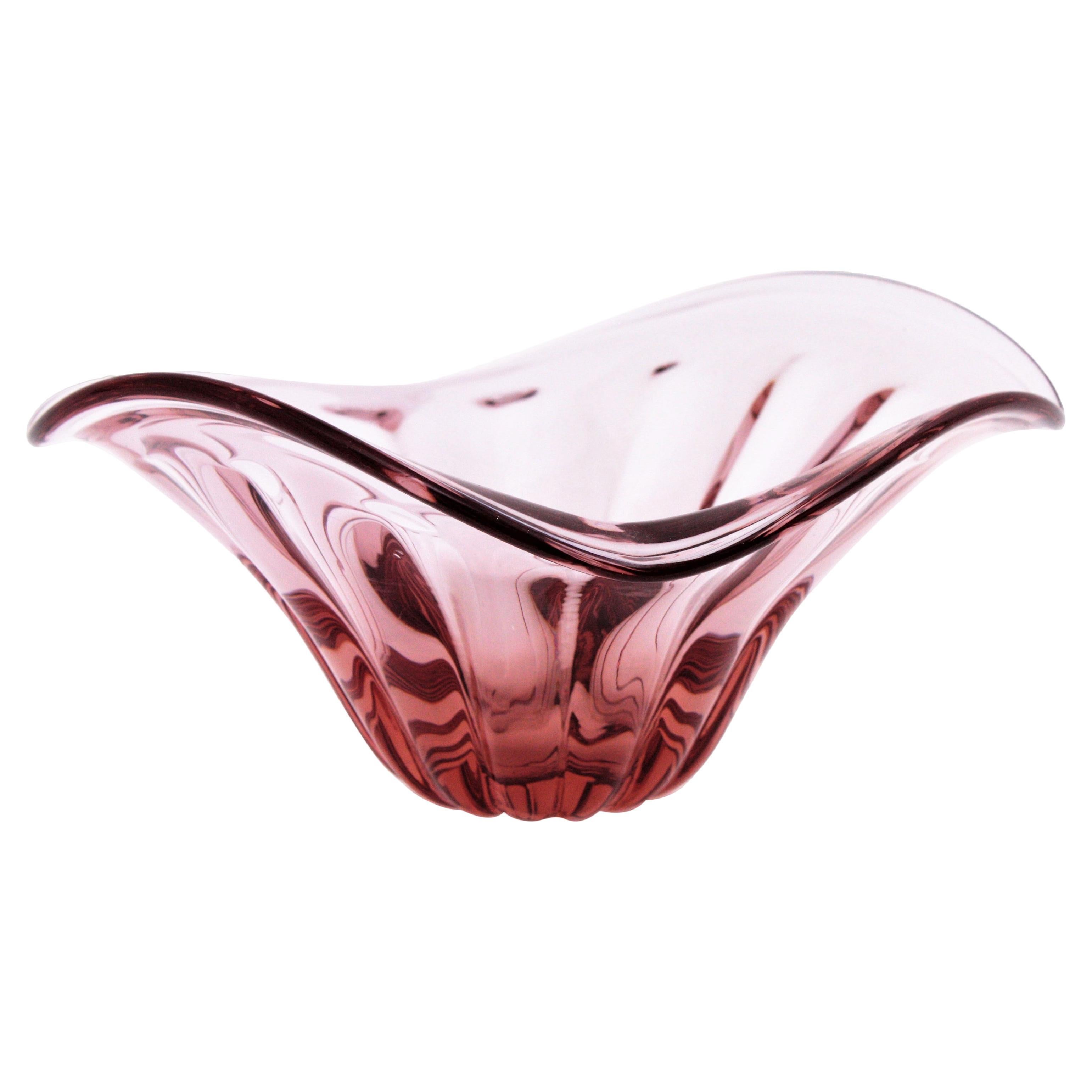 Alfredo Barbini Murano Pink Sommerso Ribbed Glass Centerpiece Bowl, années 1950