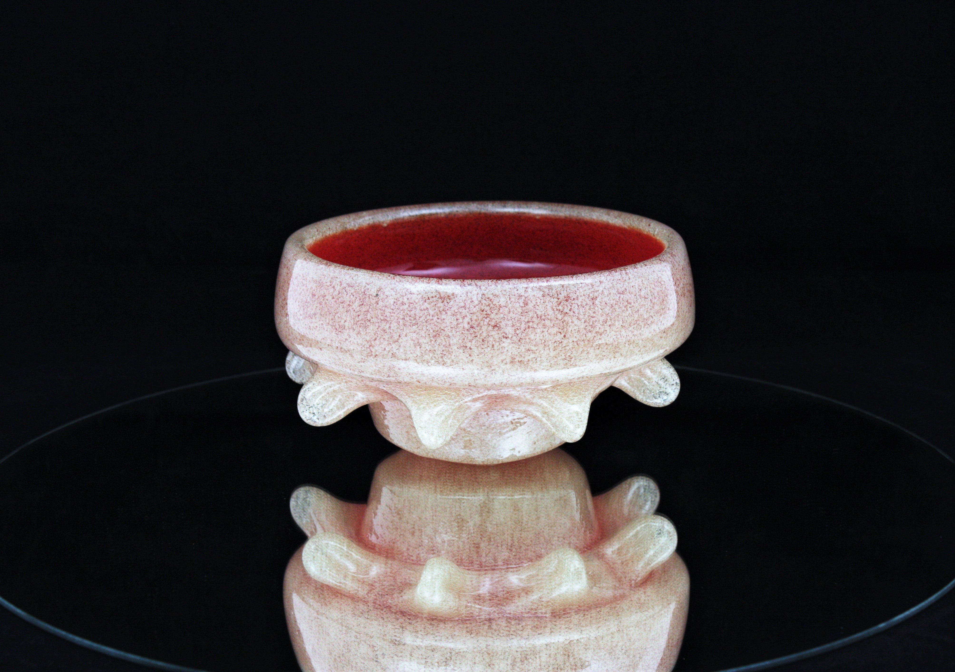 Ciotola centrotavola tirata di Seguso Murano Red White Pulegoso, anni 
50