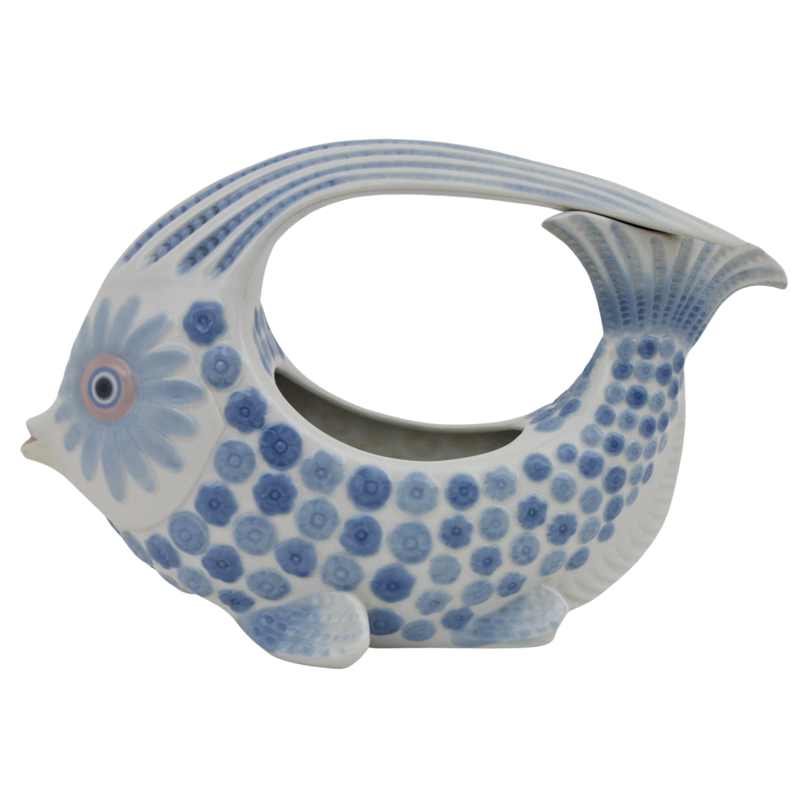 Mid-Century Modern Centre de table ou jardinière en porcelaine Lladro:: figure de poisson bleu blanc:: Espagne:: 1970 en vente