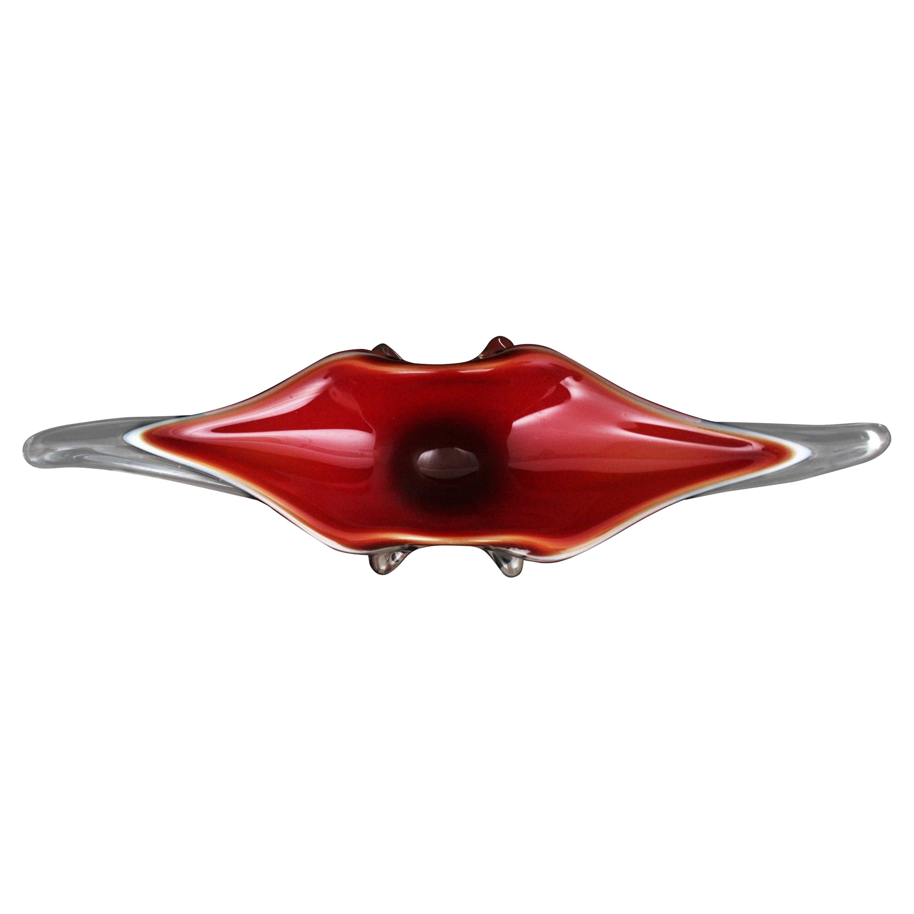 Handblown red and opal white Alabastro glass large centerpiece bowl. Attributed to Archimede Seguso, Italy, 1960s.
Eye-catching red lips design from above.
Red glass over opaline white glass in the Alabastro design cased into clear glass using the