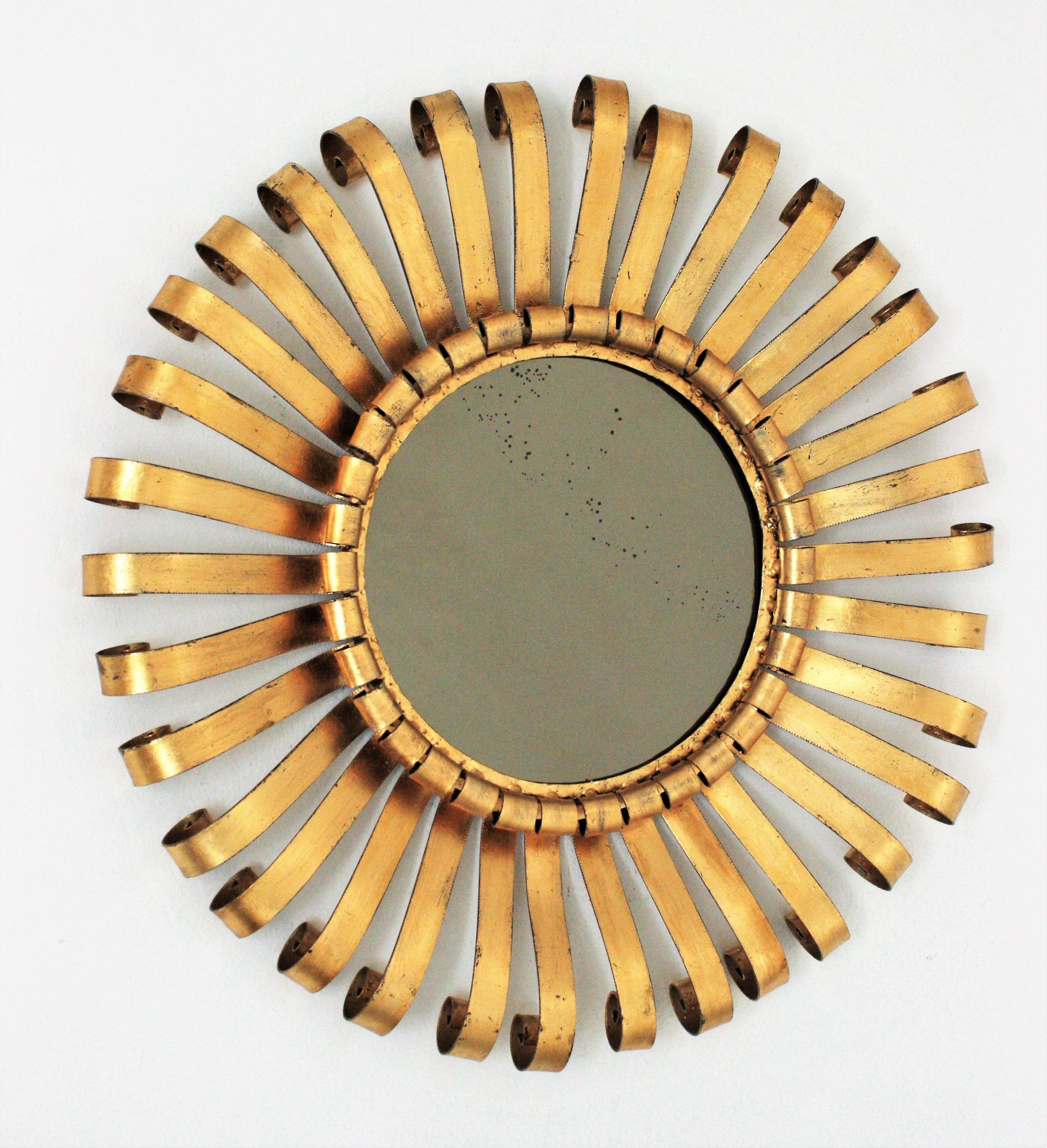 Miroir Sunburst en fer forgé doré, années 1960