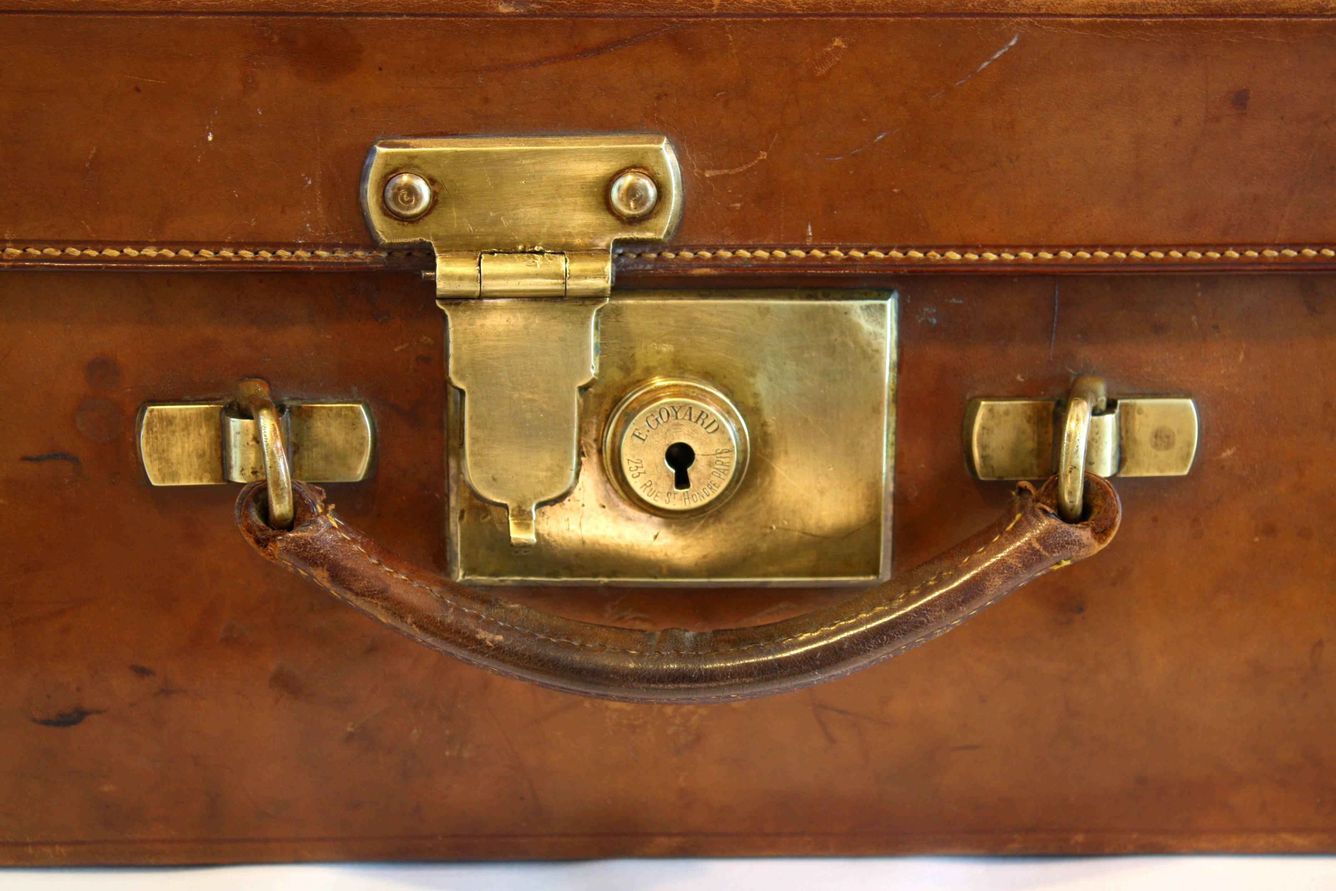 Luxury men's travelling vanity set. Goyard leather case from the early 20th century. 
French silver and cut-glass vanity set of ten pieces.
Engraved silver caps, each one with Minerva's head, the mark of French silver and the maker's punch. Three