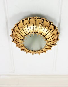 Plafón Brutalista Sunburst con Motivos de Clavos, Hierro Dorado y Cristal