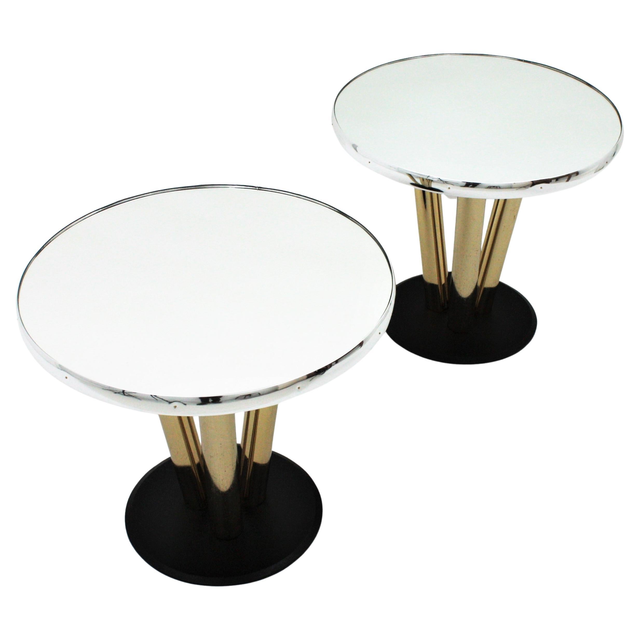 Paire de tables rondes en laiton, miroir et laque noire