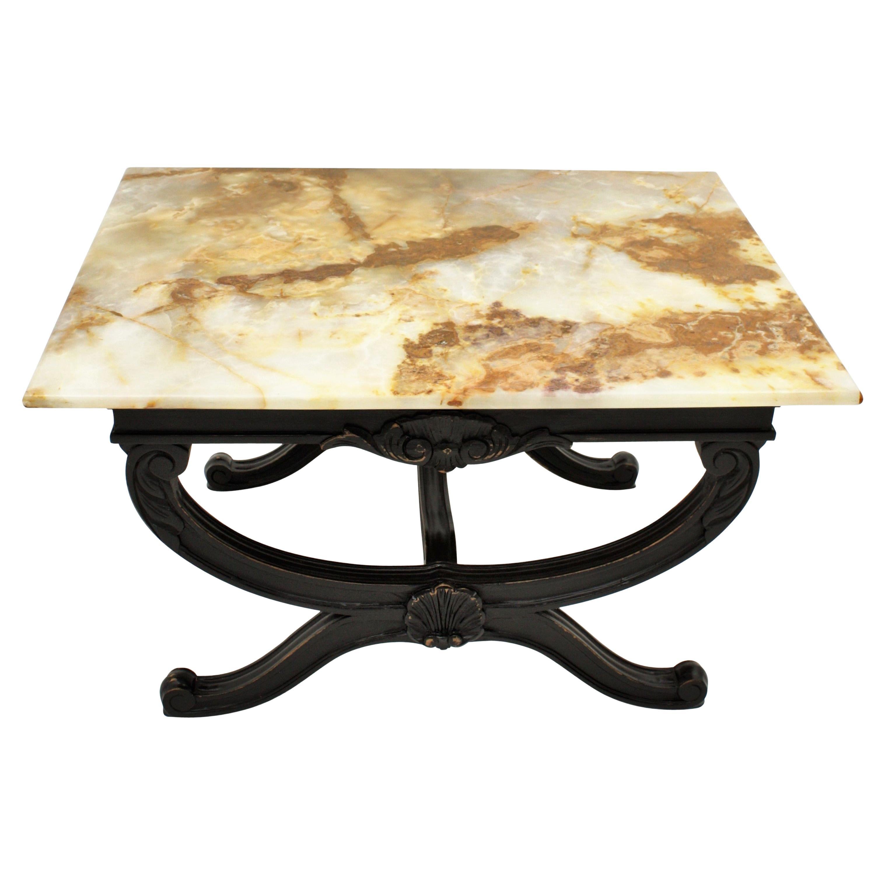Onyx Couchtisch mit geschnitztem Wood Base