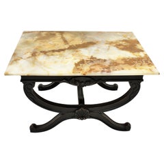 Onyx Couchtisch mit geschnitztem Wood Base