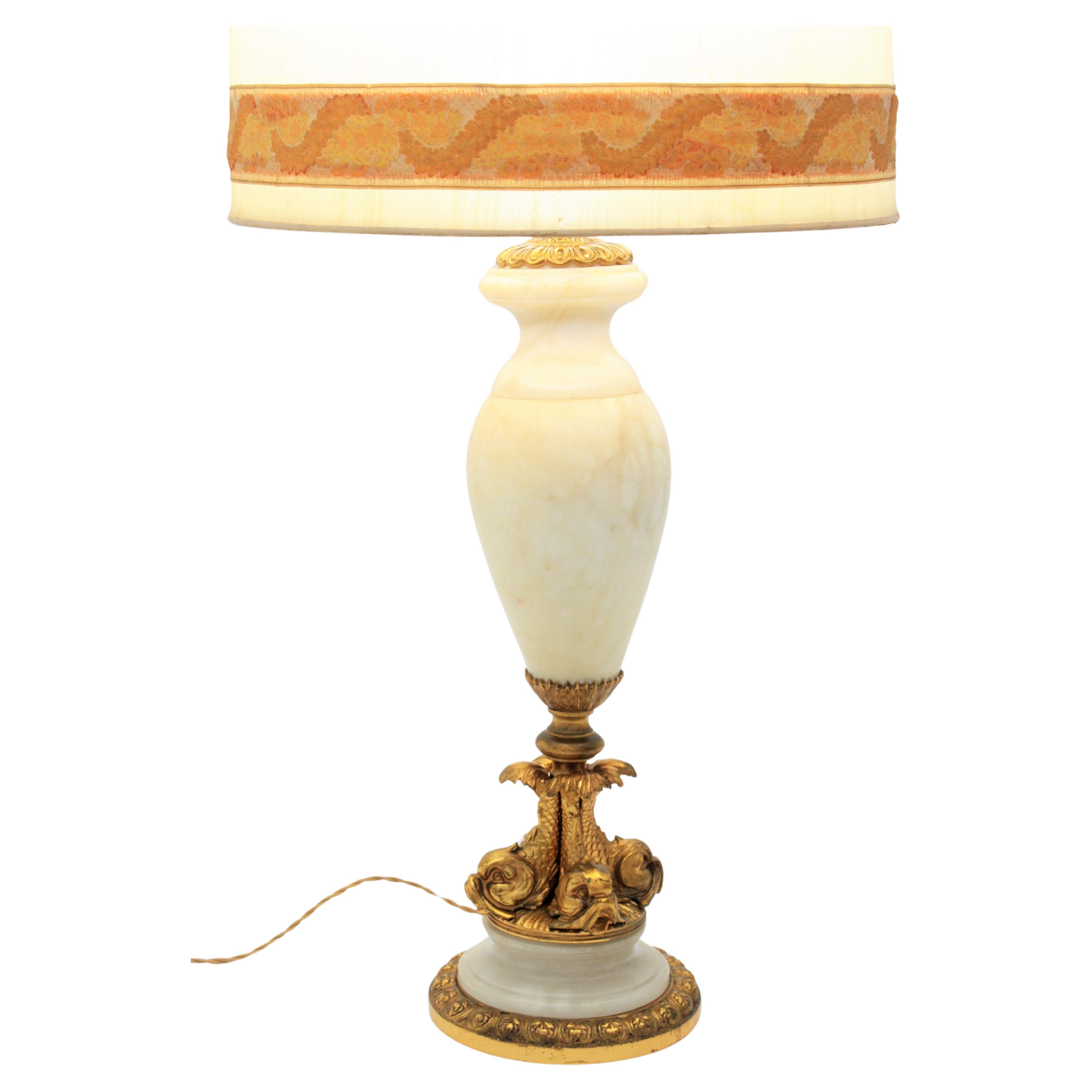 Large Neoclassical Alabaster Lamp with Ormorlu and Bronze Motifs
Sculptural solid gilt bronze koi fish and alabaster neoclassical design large table lamp. Spain 1950s.
This unique table lamp manufactured at the Mid-Century Modern period features