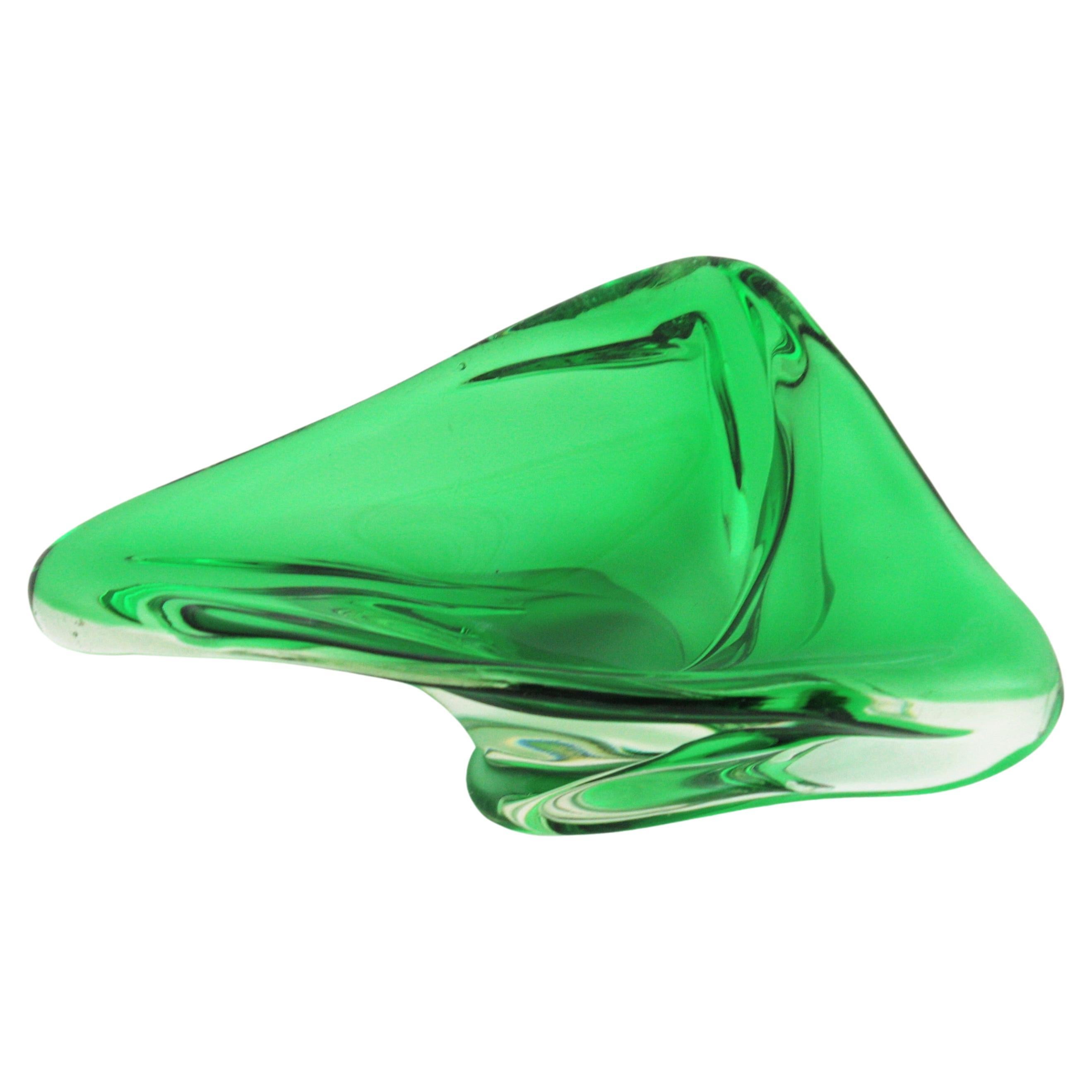 Murano Seguso Sommerso Green Art Glass Triangular Bowl / Ashtray For Sale