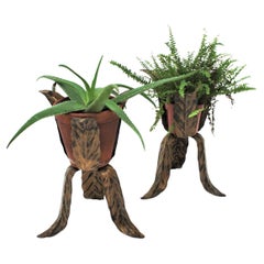 Pareja de Jardineras Trípode con Diseño de Hojas en Metal Patinado Dorado