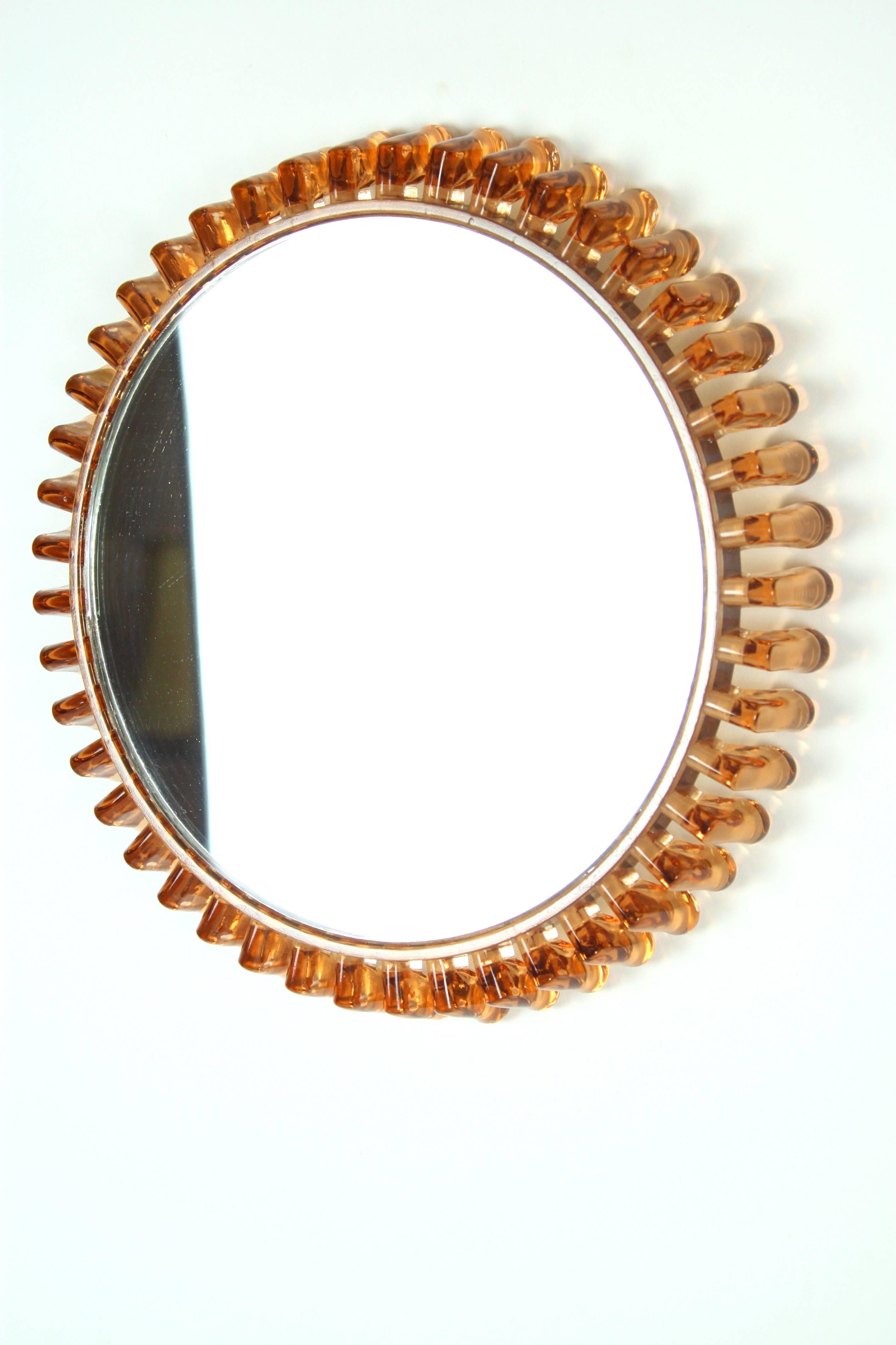 Mid- century modernist circular mirror with amber glass frame in small size.
Italy, 1950s.

Avaliable a big collection of mirrors: Please, kindly check our storefront.