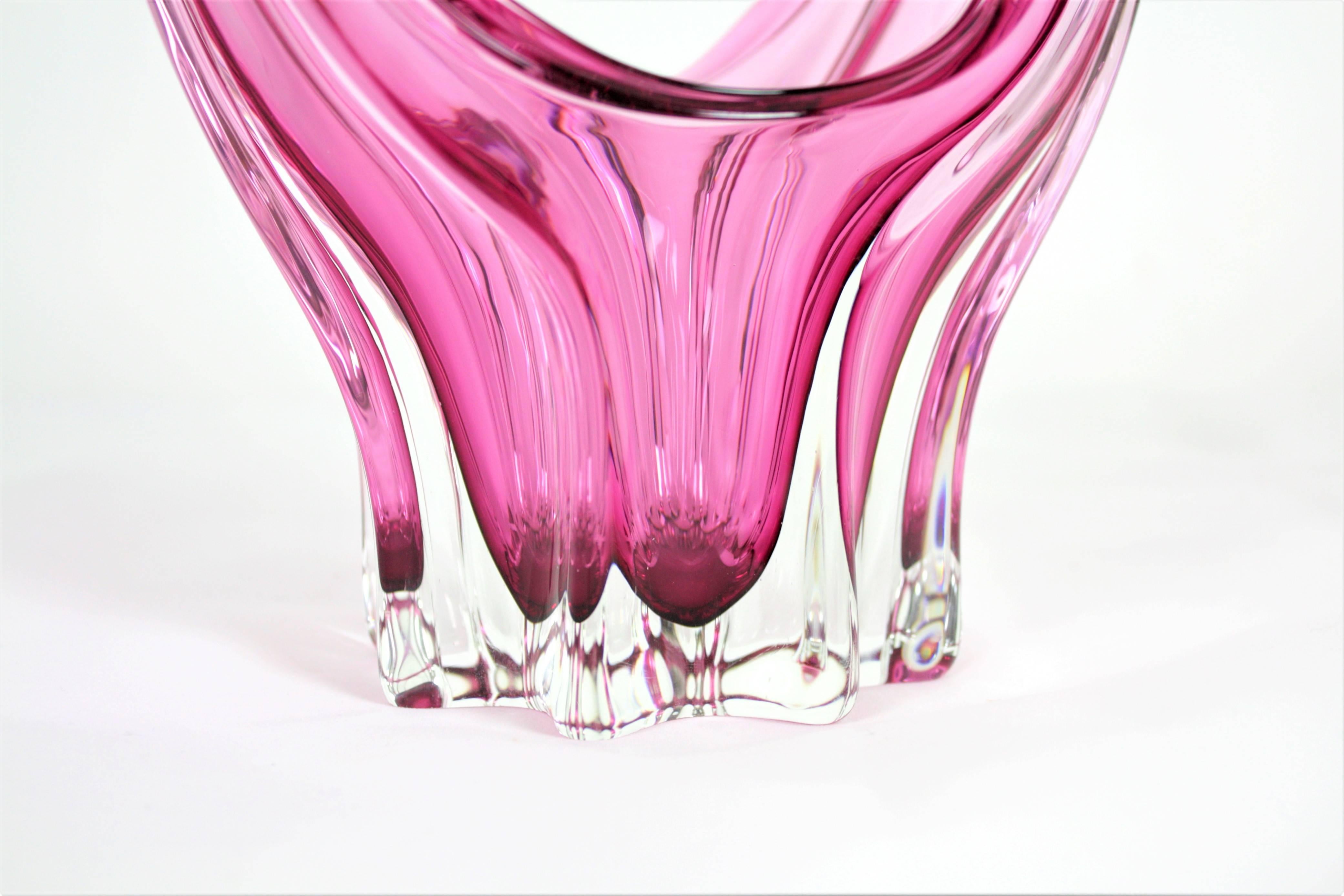 Stunning sculptural sommerso pink glass vase giant sized. 

Very beautiful shapes and lovely color that increases its beauty under the sun light.

Attending to the design and to the color we attribute this piece to A. barbini.