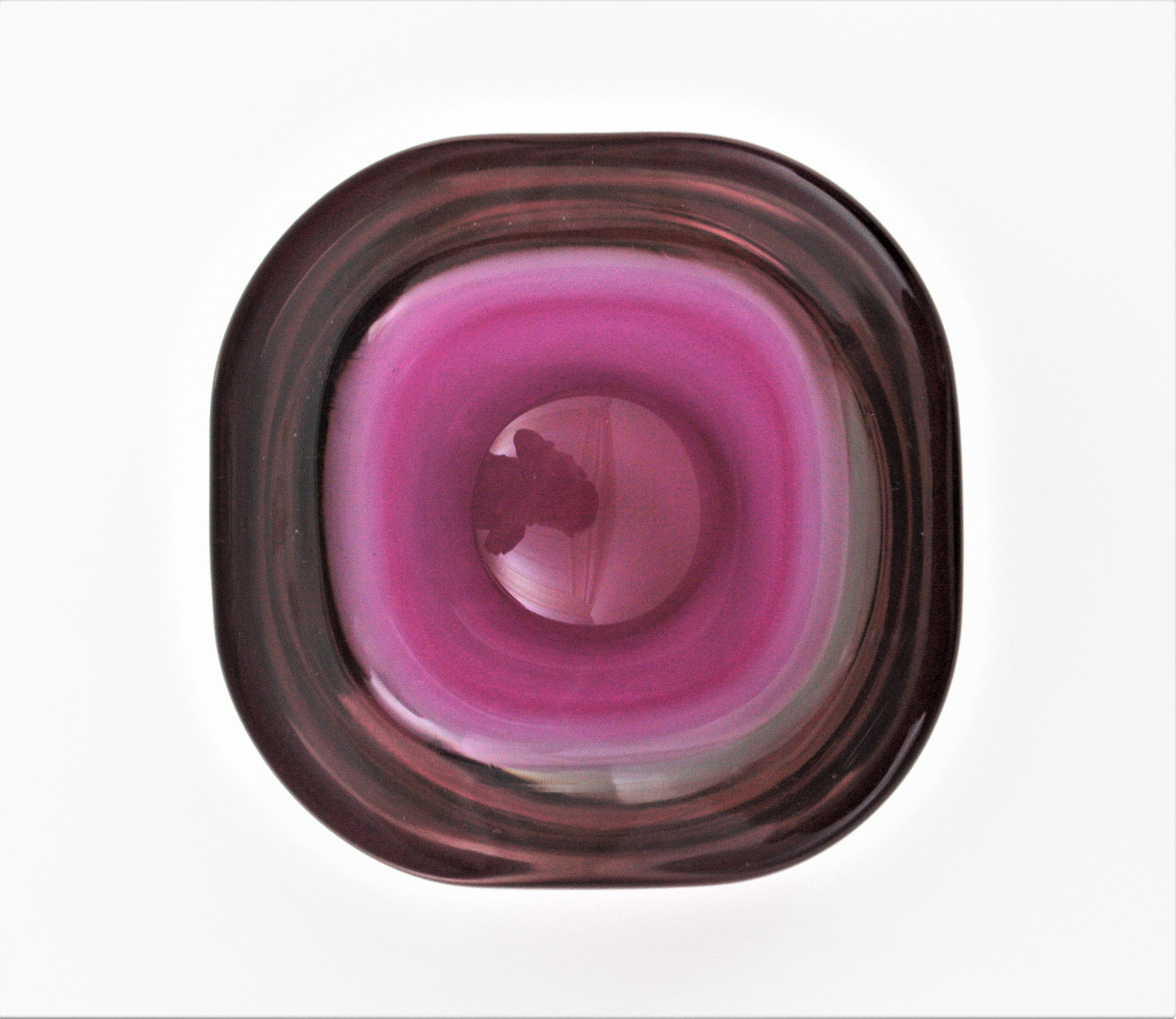 Hand blown Murano Sommerso square shaped geode bowl in purple pink fuchsia and clear glass . Italy, 1960s.
Eyecatching colors in shades of pink and purple using the 