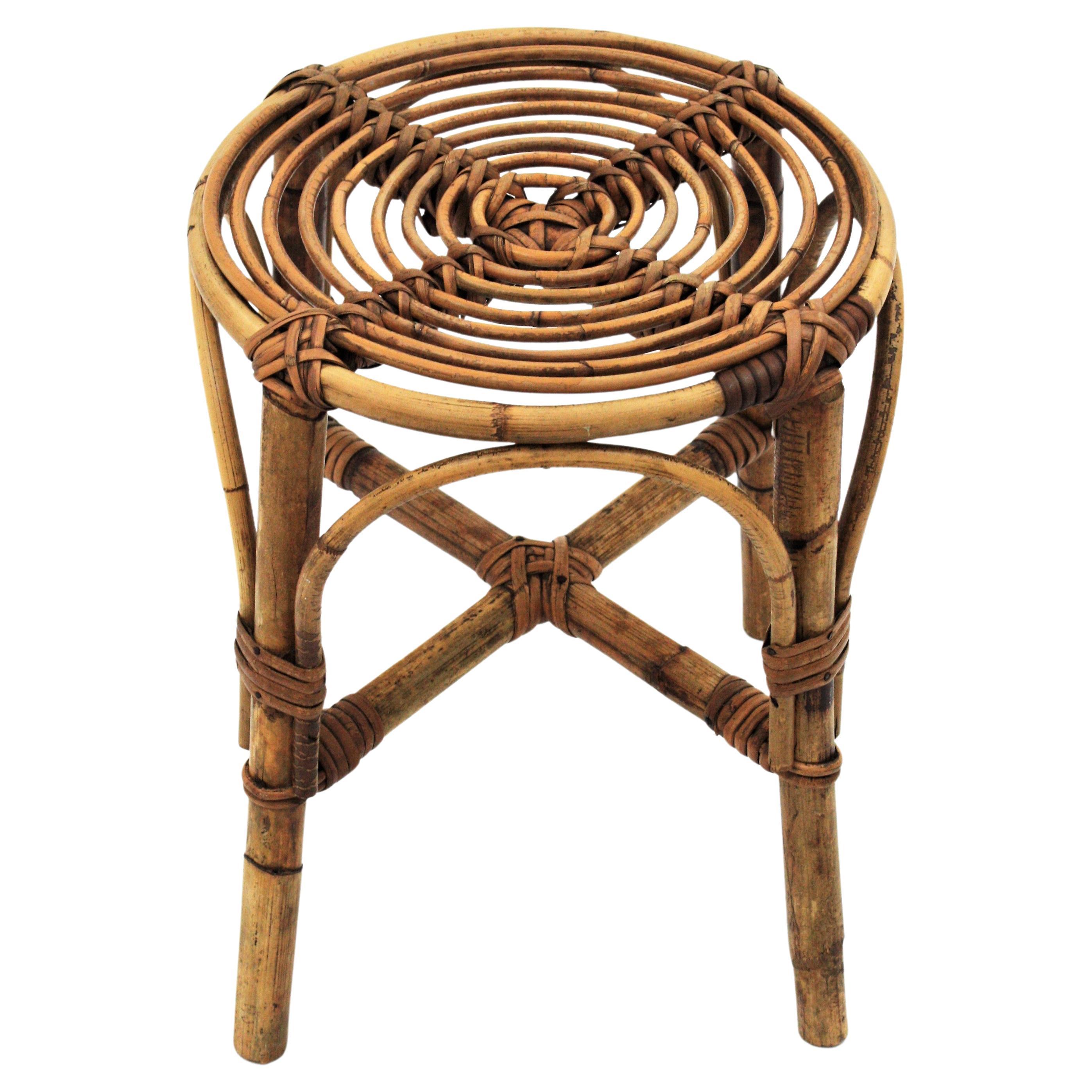 Beautiful Mid-Century Modern stool handcrafted in bamboo and rattan. Spain, 1950s-1960s.
This stool has an eye-catching construction. It has round top made of concentric rattan canes with bamboo canes as main structure and some accents in wicker. It