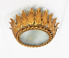 Plafonnier espagnol Sunburst Crown en fer doré