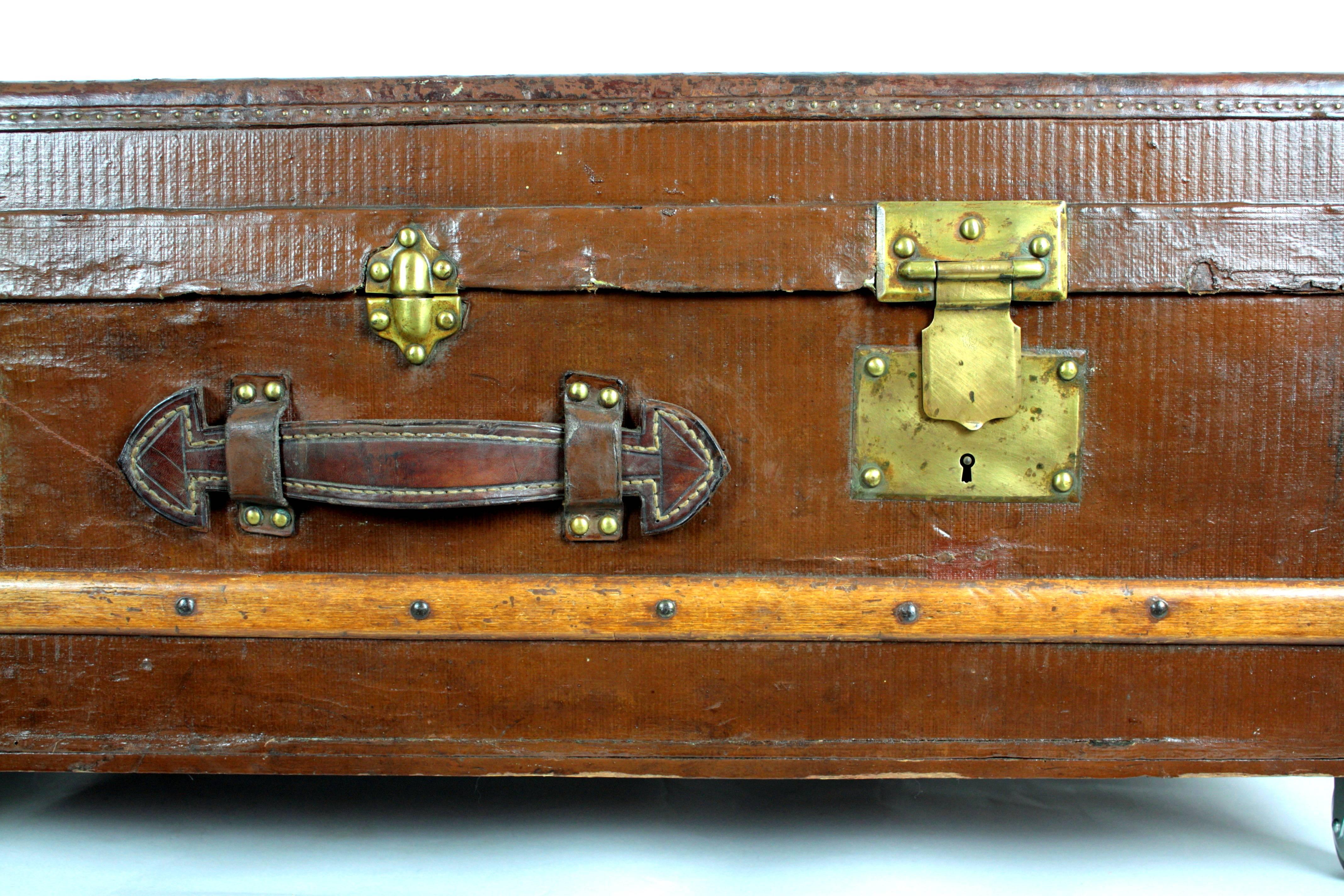 19 th c. French Steamer Trunk as Coffee Table In Excellent Condition In Barcelona, ES