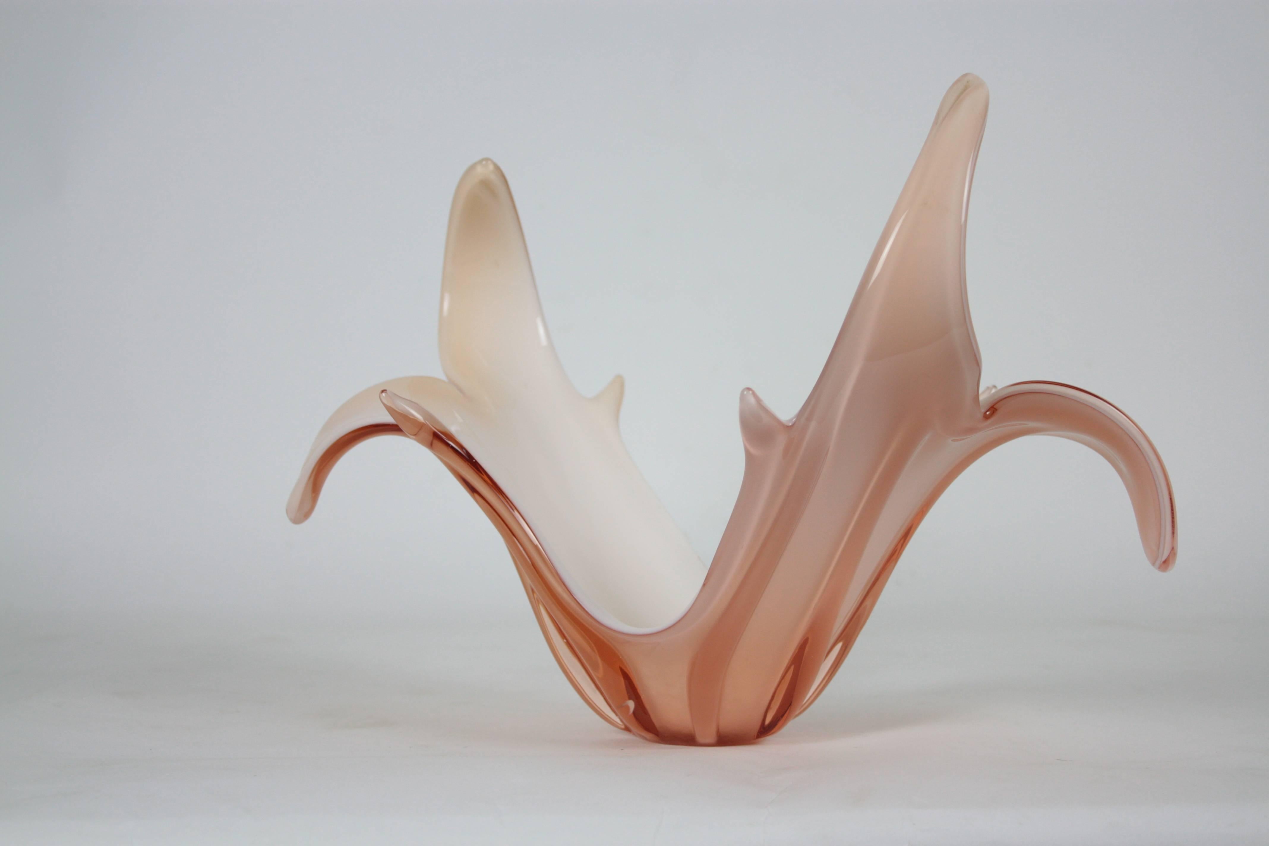 Sculptural Baby Pink and White Murano Glass Centerpiece. Italy, circa 1960 1
