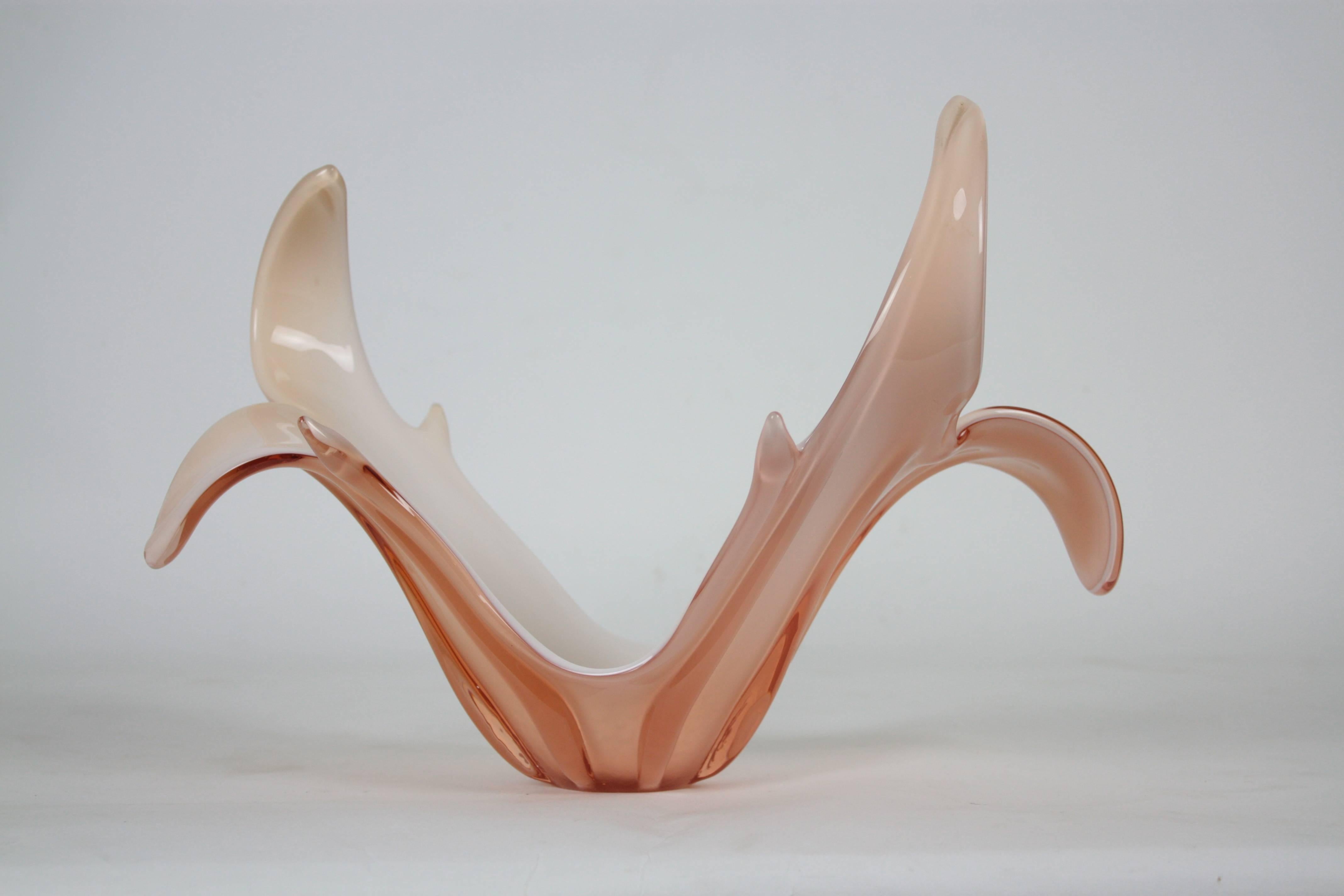 Mid-Century Modern Sculptural Baby Pink and White Murano Glass Centerpiece. Italy, circa 1960