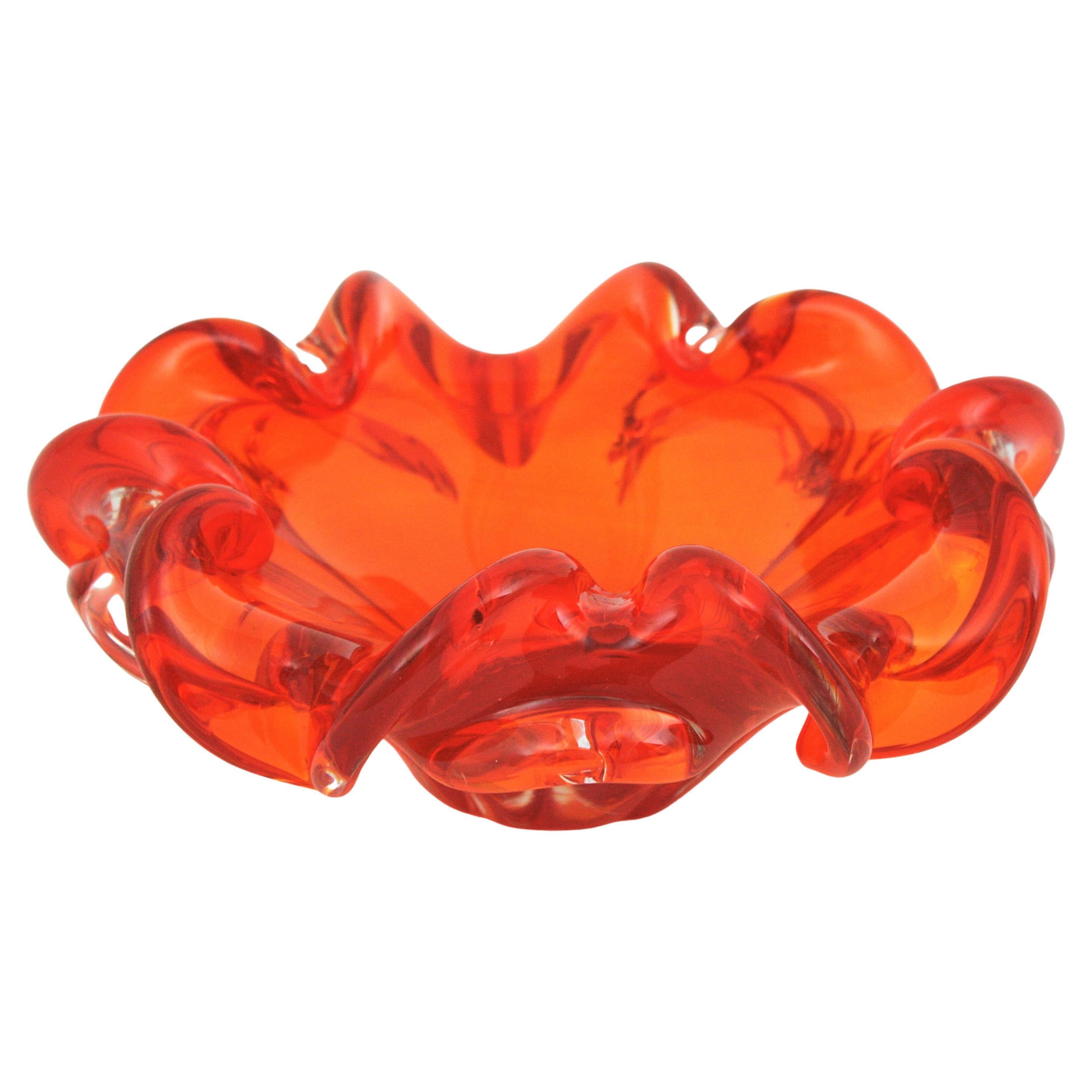 Murano Art Glass Flower Shaped Bowl, ashtray or vide-poche, Italy 1950s-1960s.
Attributed to Seguso Vetri d'Arte.
Orange and clear glass.
Gorgeous handblown Murano flower shaped bowl in vibrant orange and clear glass. Orange glass submerged into