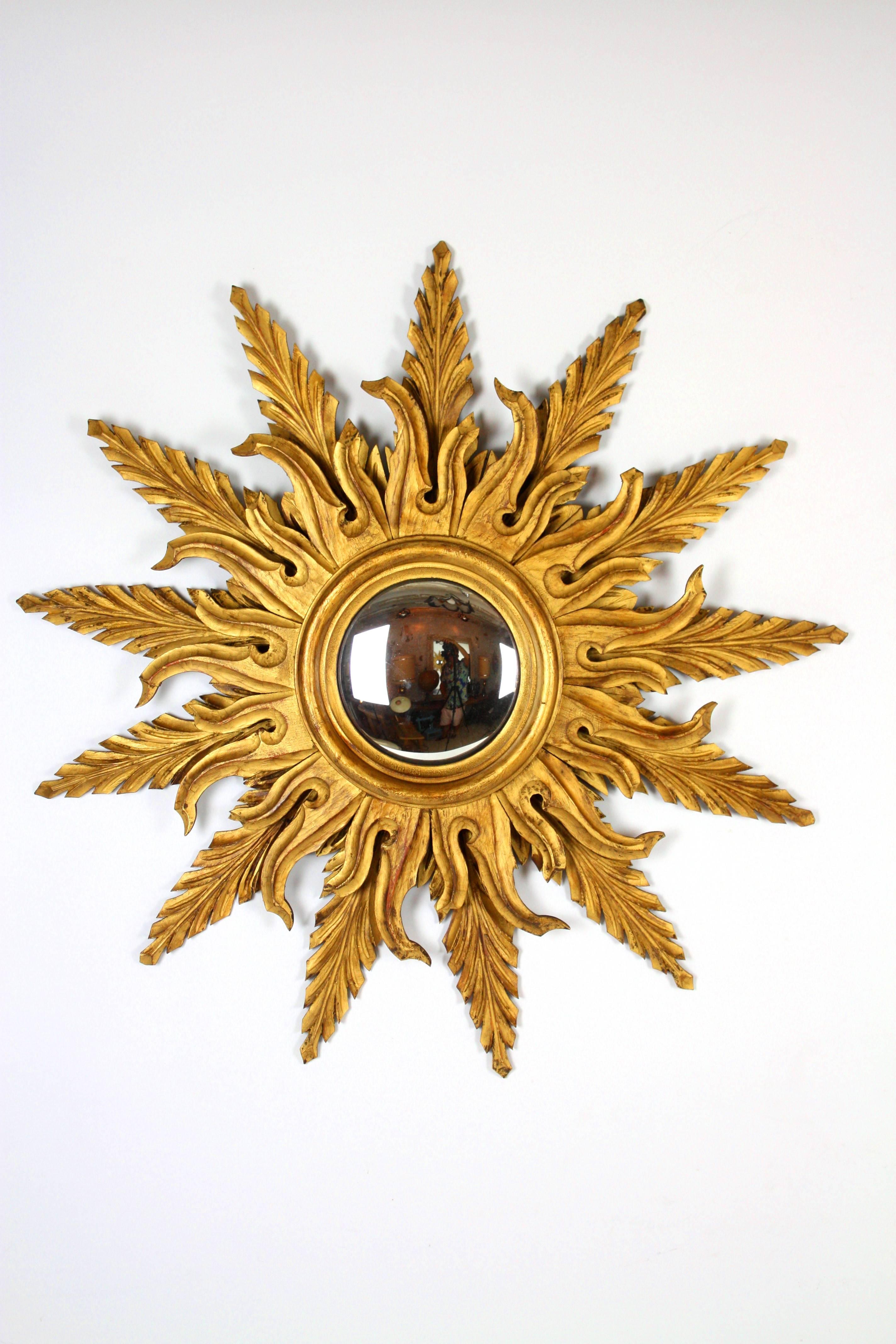 A gorgeous spanish sunburst mirror with two layers of sun beams and convex mirror.

Beautiful to place it alone or to create a wall decoration placing it with other shown at our store front. 