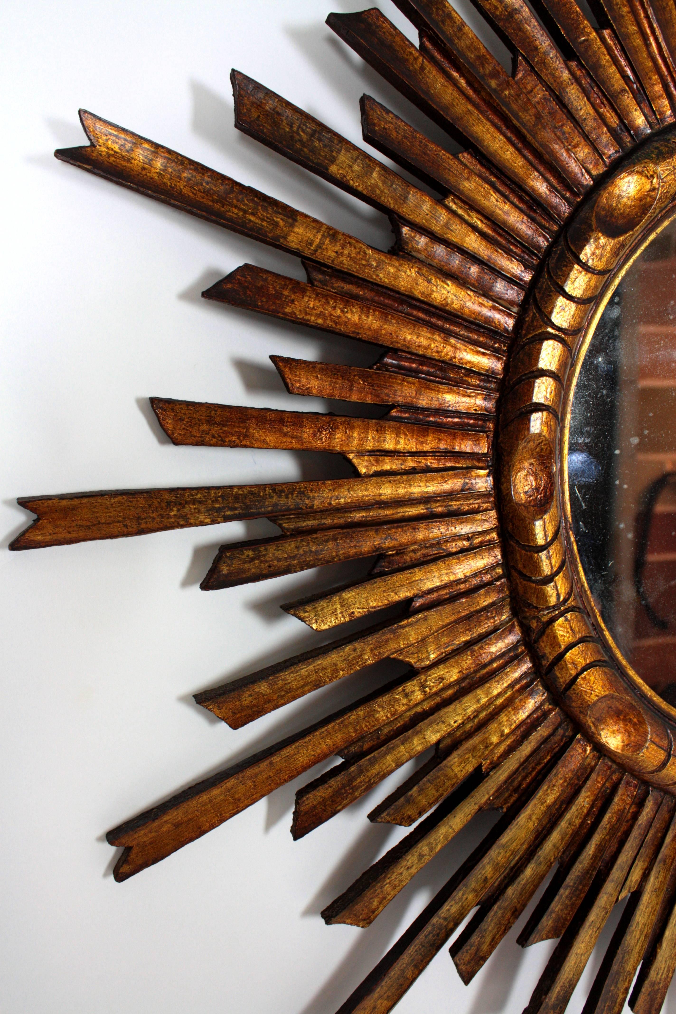 Large Spanish Giltwood Sunburst Mirror in Baroque Style, circa 1900 In Excellent Condition In Barcelona, ES