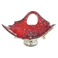 Vase de centre de table moderniste italien en verre de Murano rouge et blanc avec des mouchetures d'argent