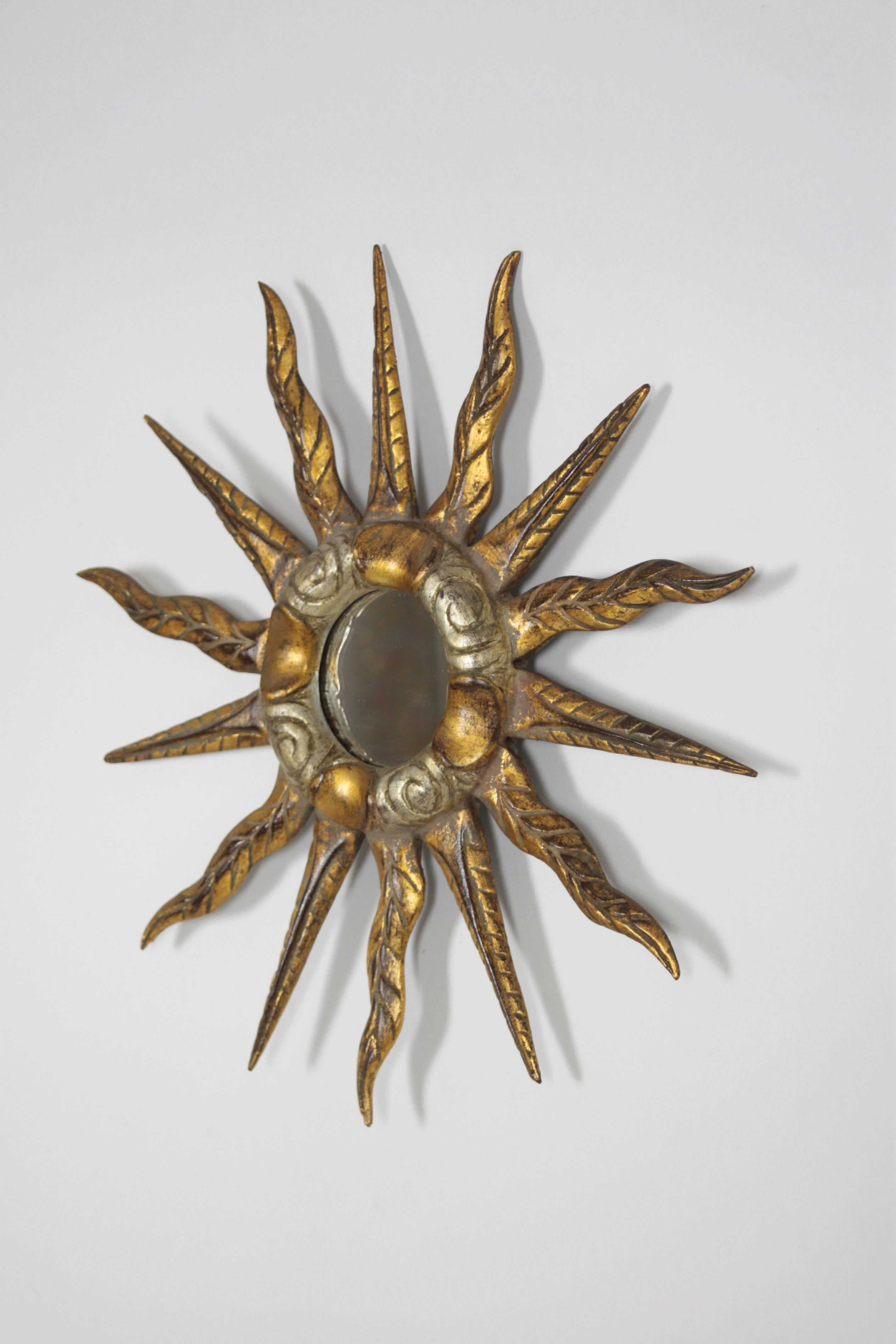 Unusual 19th Century Spanish Giltwood Mini Sunburst Mirror In Excellent Condition In Barcelona, ES