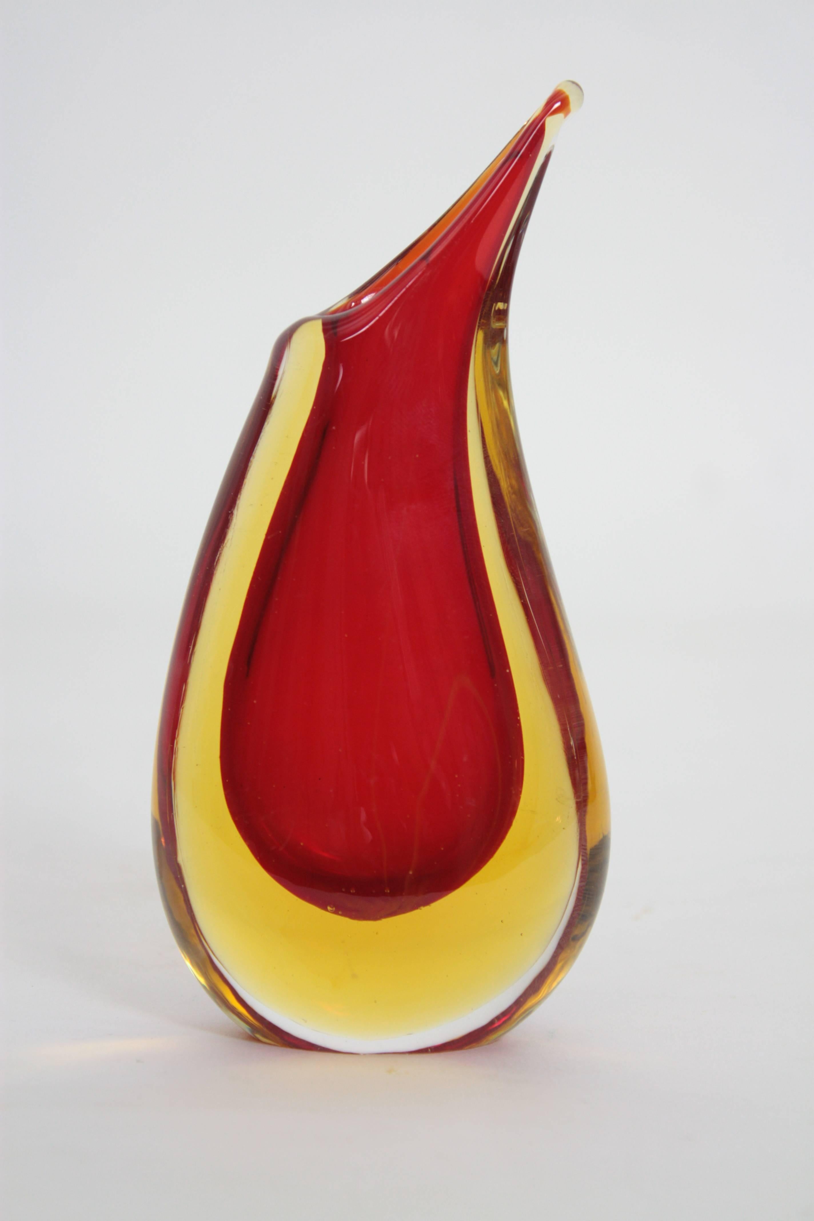 Whimsical red and yellow Sommerso glass vase. An art glass work attributed to Seguso Vetri D´Arte and Flavio Poli.
Amazing shape and vibrant colors.
Italy, 1950s.

This piece is excellent condition.

Avaliable a huge collection of Murano glass