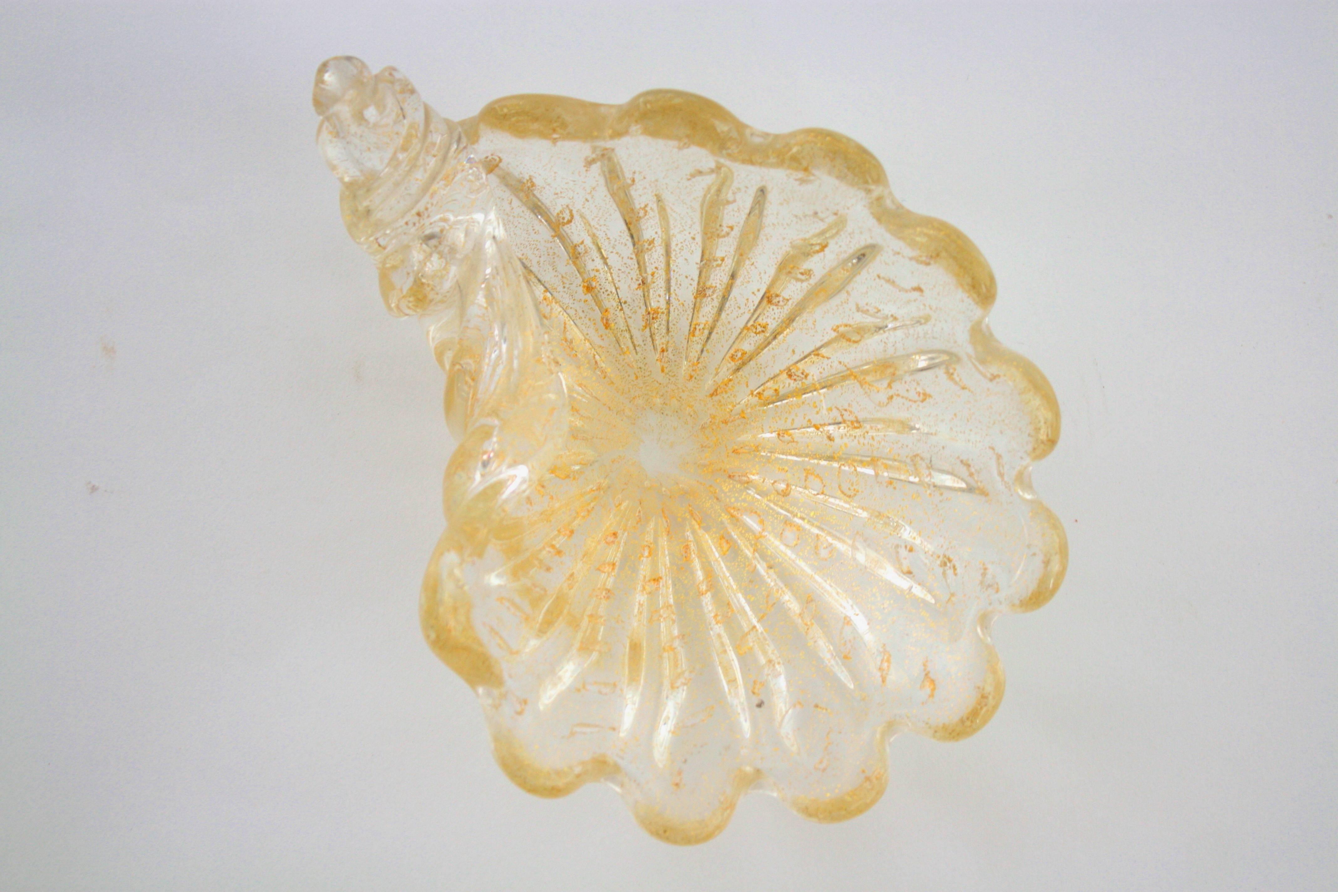 Sculptural Barovier e Toso Controlled Bubbles & Gold Flecks Shell Glass Bowl In Excellent Condition In Barcelona, ES