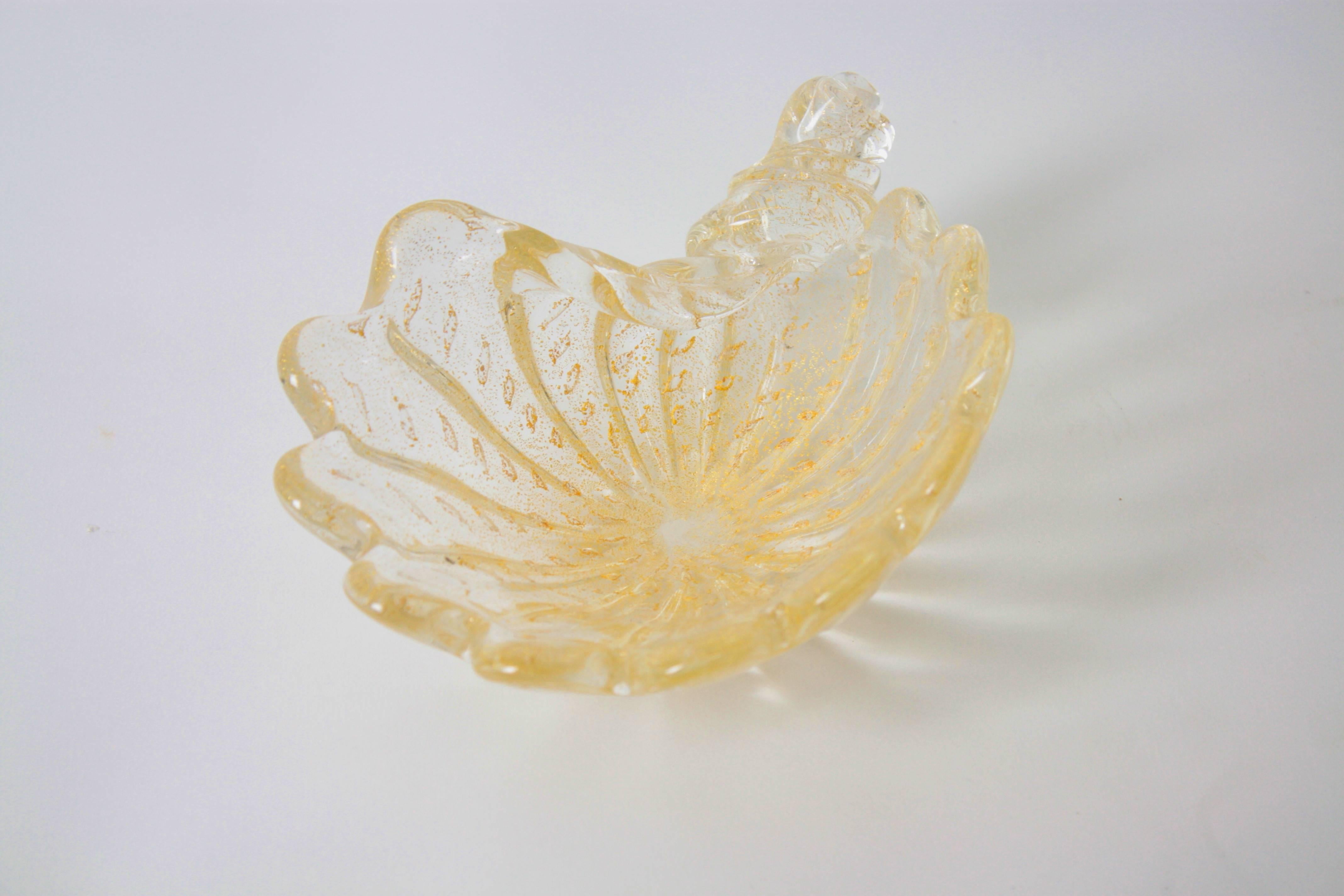 Mid-20th Century Sculptural Barovier e Toso Controlled Bubbles & Gold Flecks Shell Glass Bowl