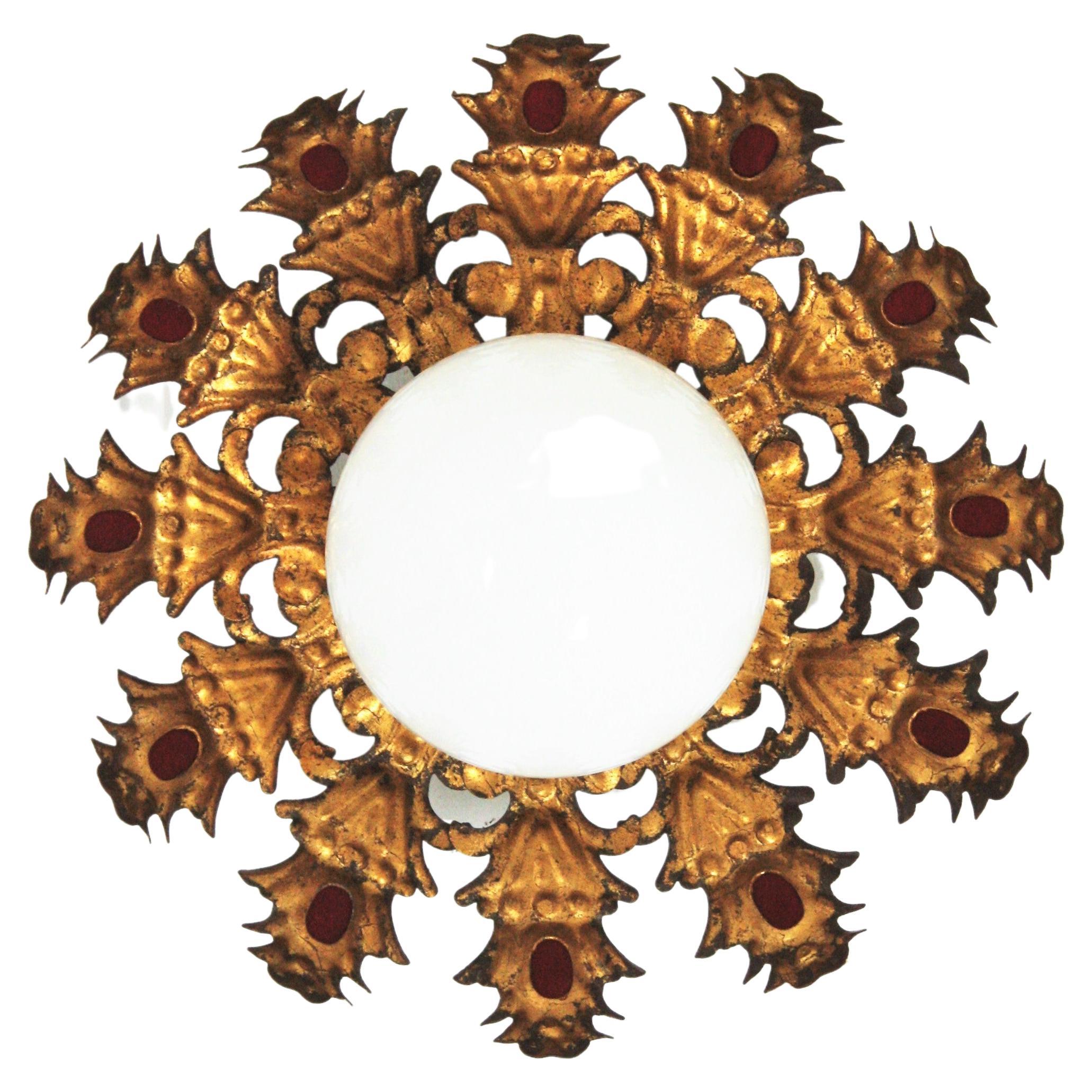 Sunburst Flush Mount Light Fixture en fer doré avec globe en verre au lait en vente