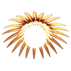 Plafonnier Sunburst en fer doré avec globe en verre dépoli