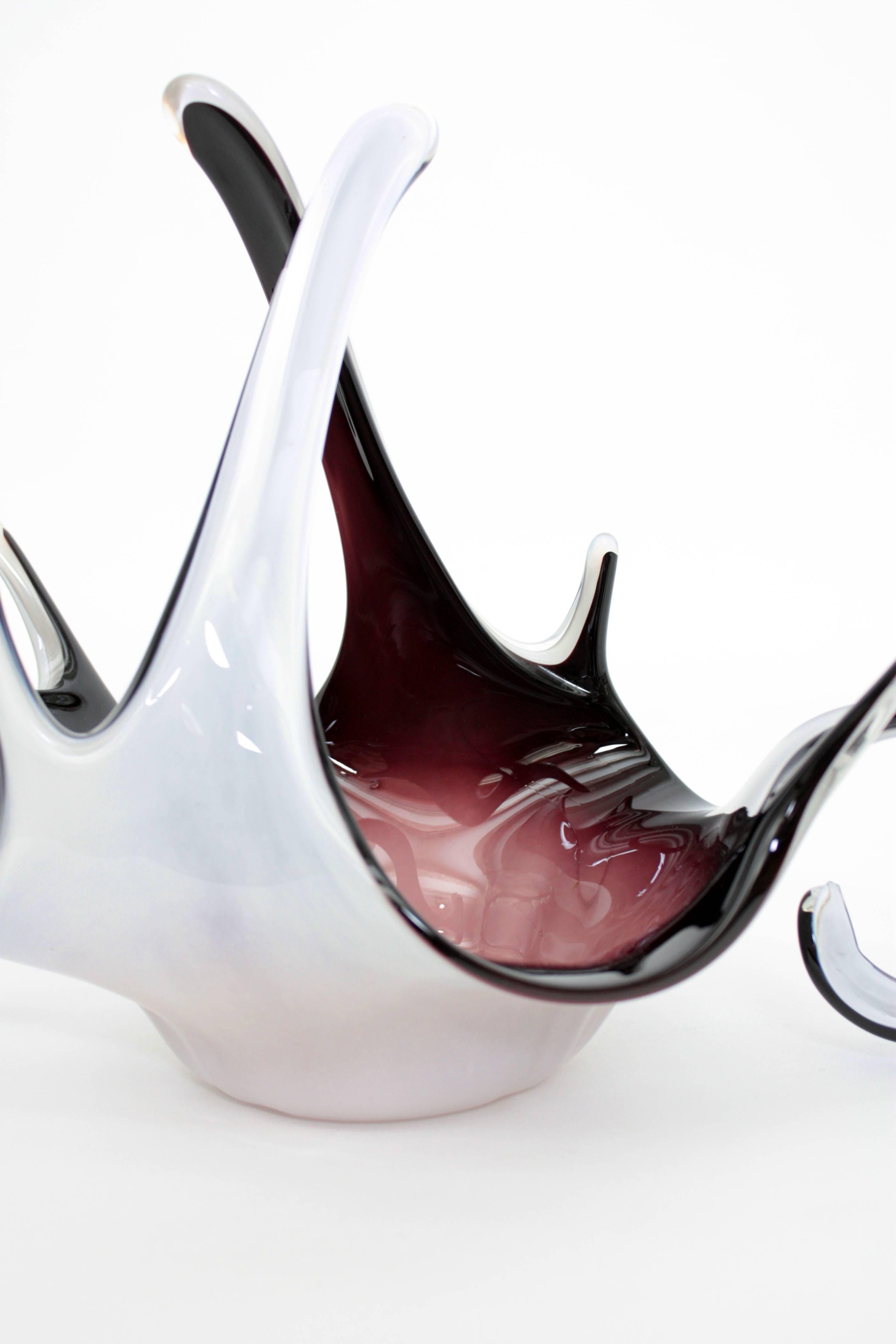 Murano Garnet Pink White Organic Art Glass Centerpiece Vase In Excellent Condition For Sale In Barcelona, ES