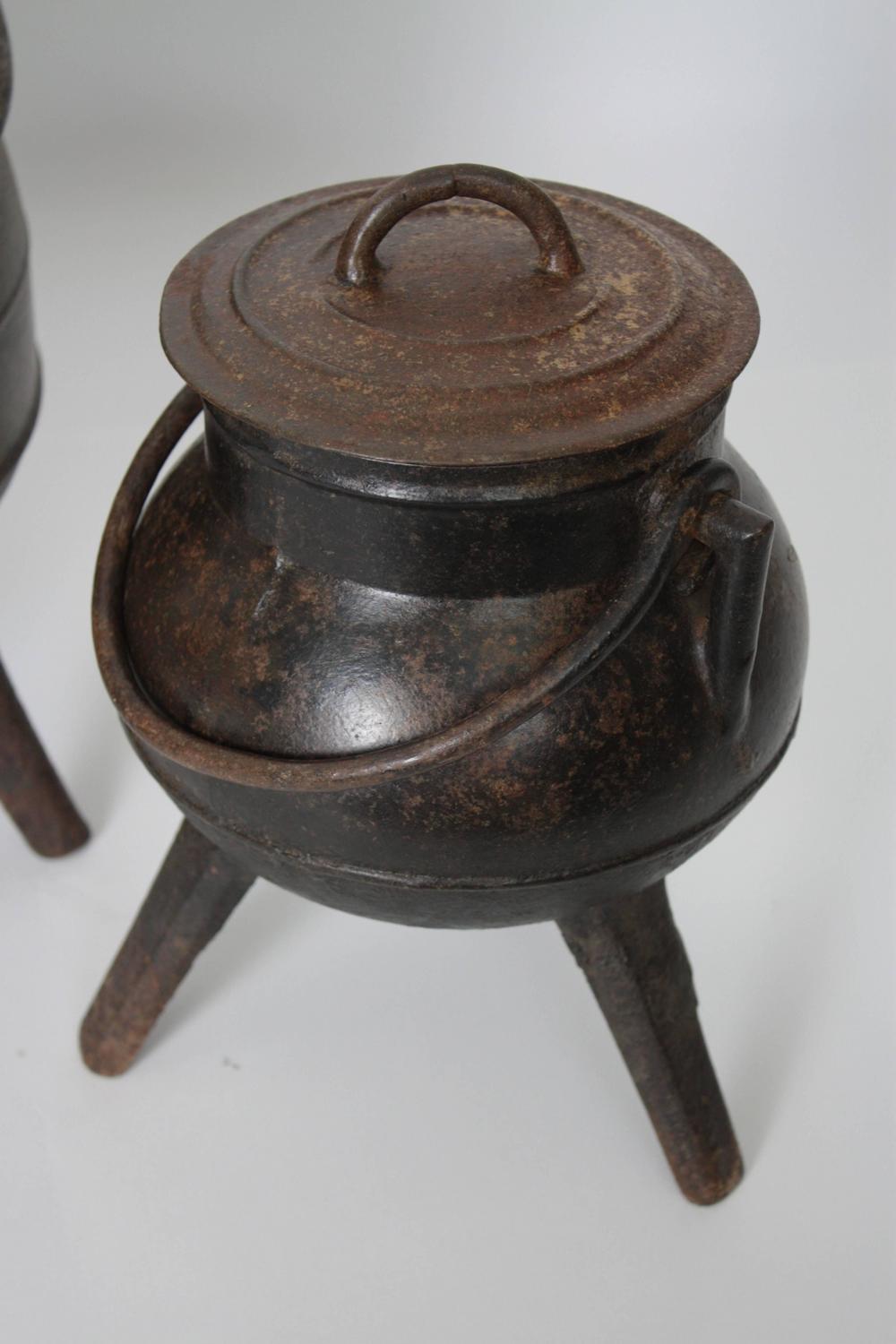 Set of Three Spanish Cast Iron Pots or Cauldrons For Sale at 1stdibs