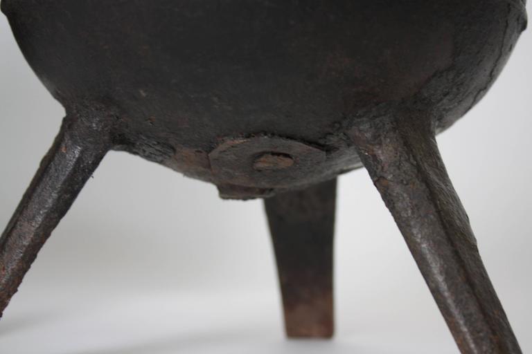 Set of Three Spanish Cast Iron Pots or Cauldrons For Sale at 1stdibs