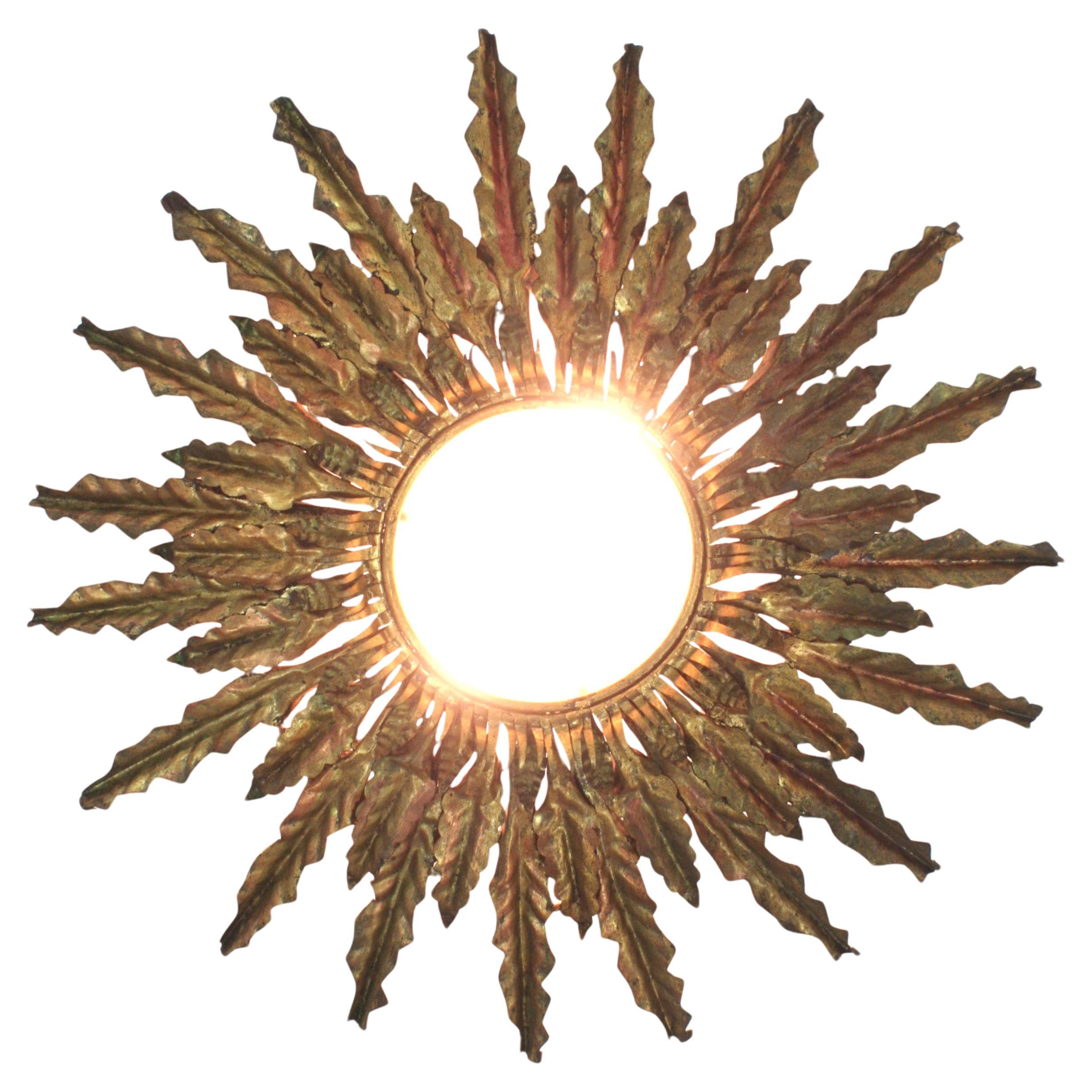 Apparecchio a incasso con foglie a raggiera in ferro dorato, misura XXL