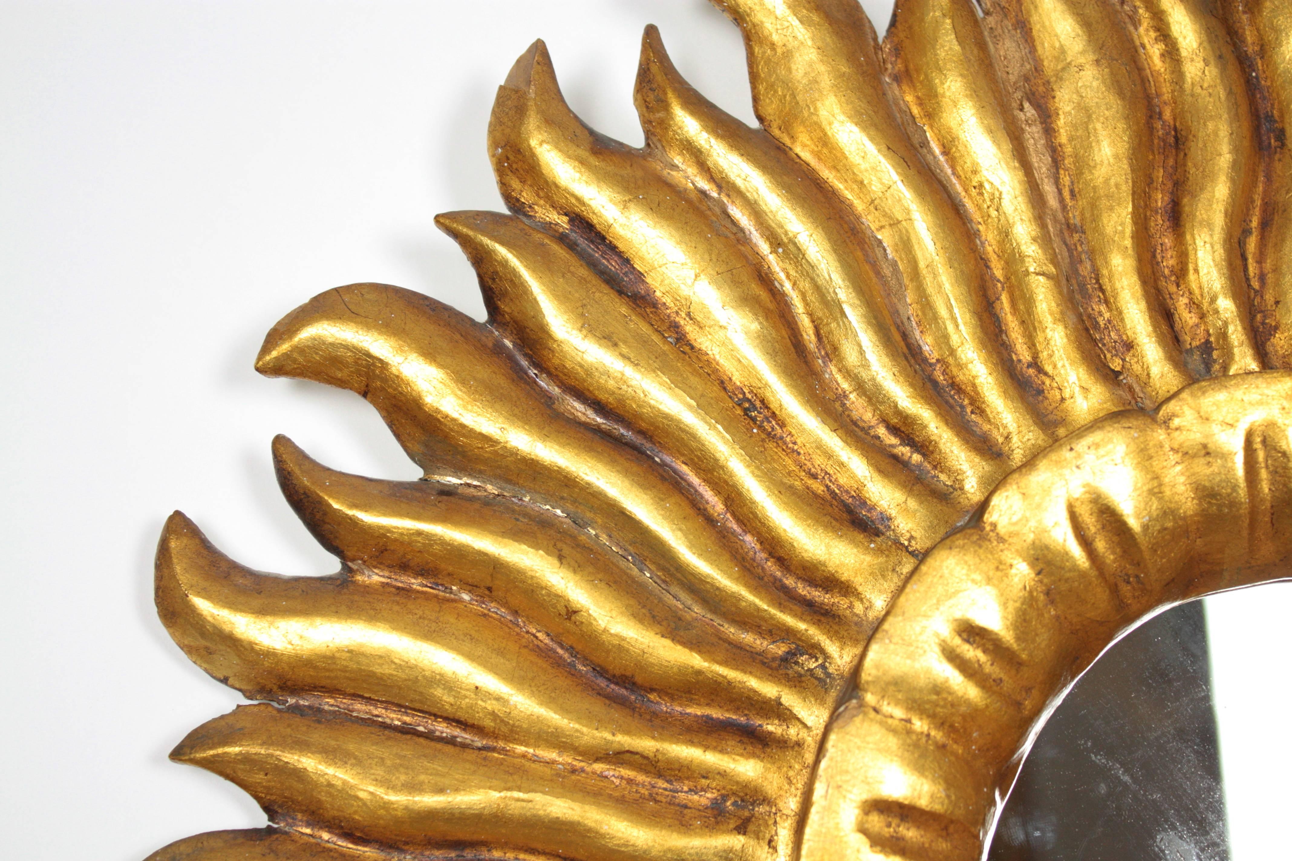 Mid-20th Century Spanish 1930s Hollywood Regency Gold Leaf Giltwood Carved Sunburst Mirror