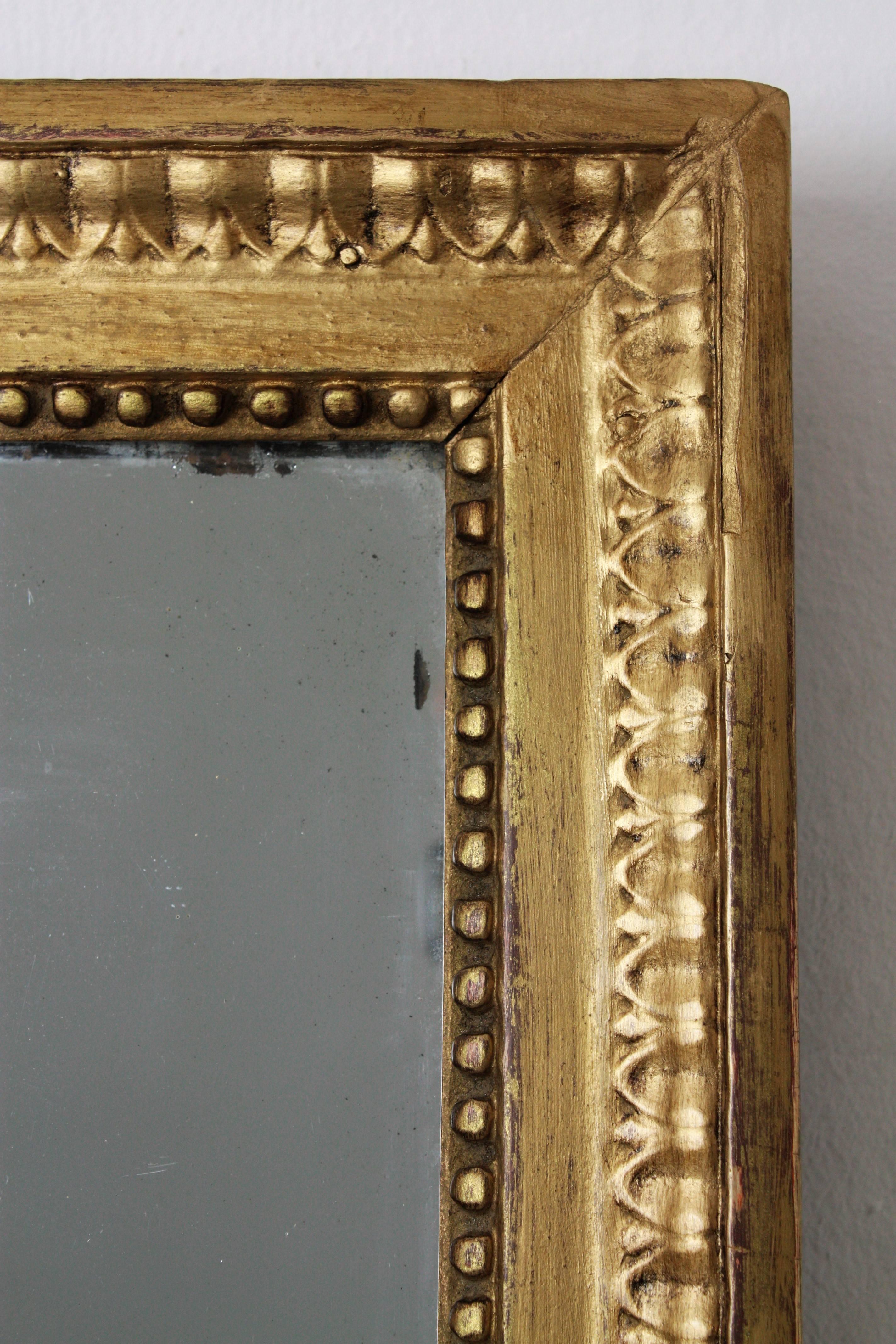 French Antique Louis XVI Carved Giltwood Mirror In Good Condition In Barcelona, ES