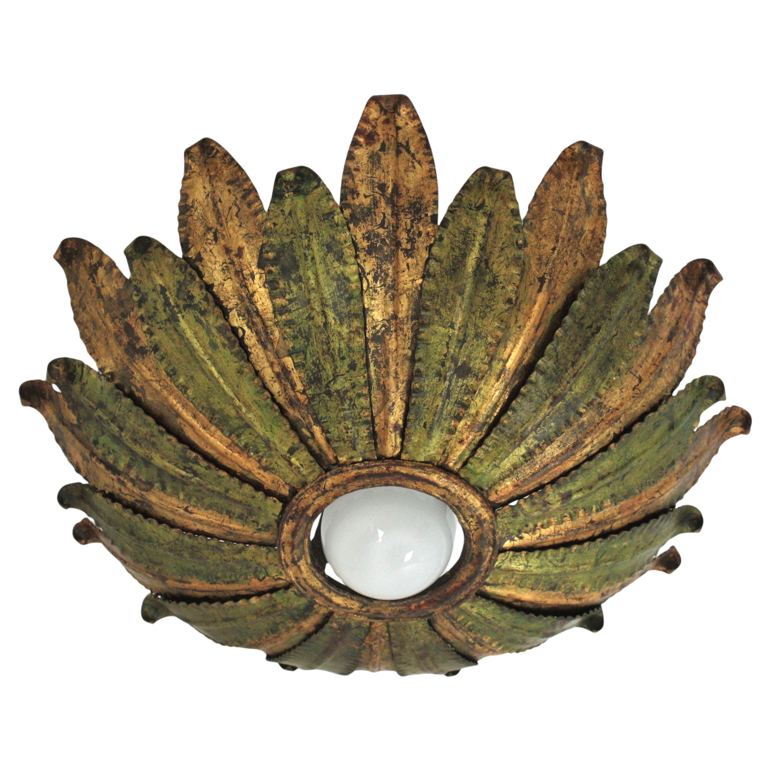 Plafonnier espagnol à feuillage en vert et fer doré, années 1950