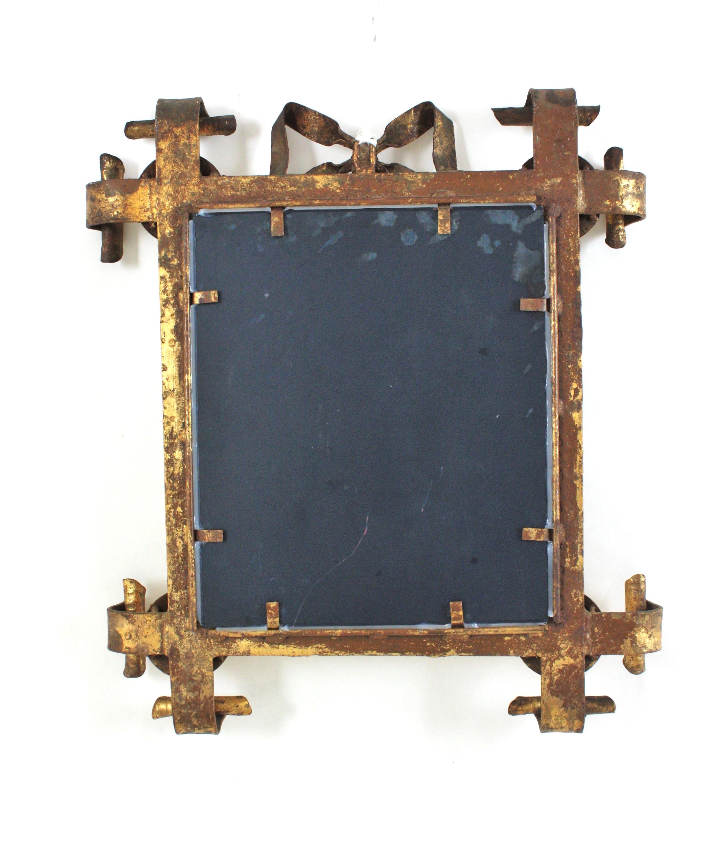 Miroir d'angle en fer forgé doré, Espagne, années 1940 en vente 6