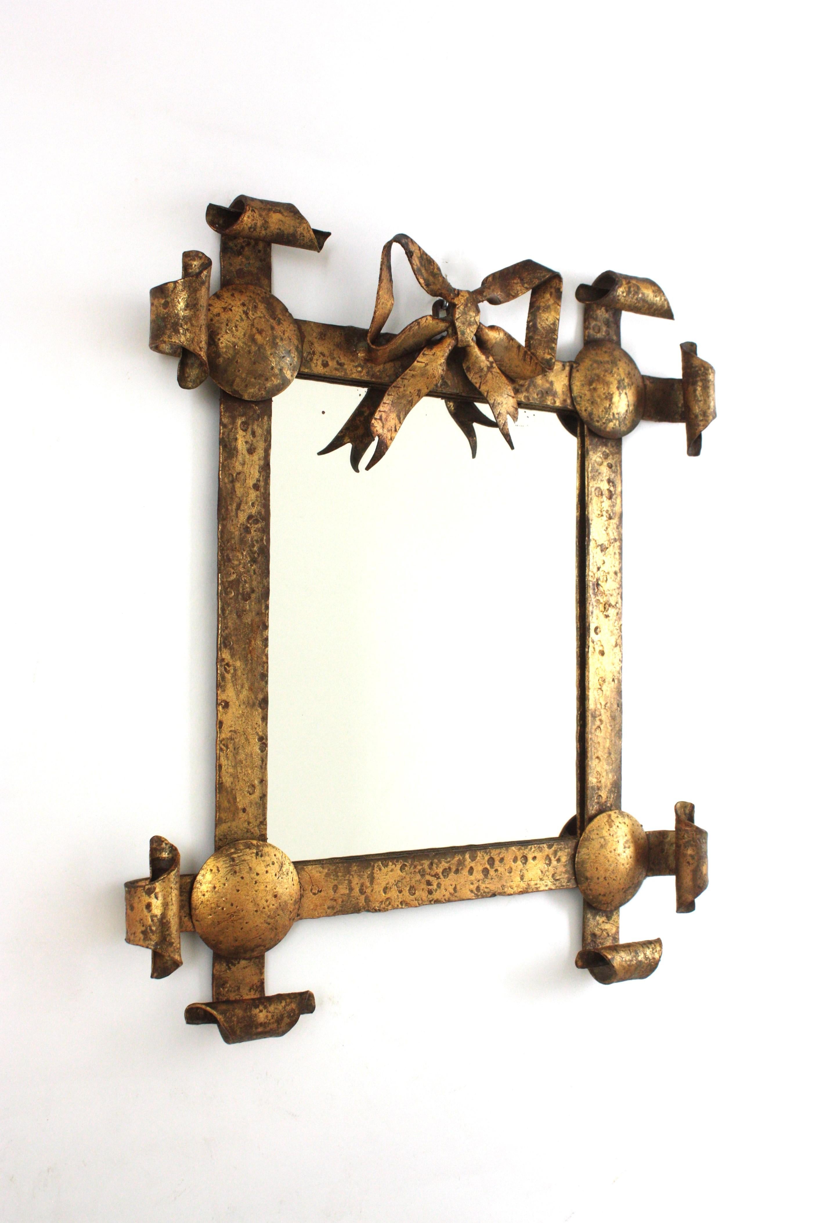 Hollywood Regency Miroir d'angle en fer forgé doré, Espagne, années 1940 en vente